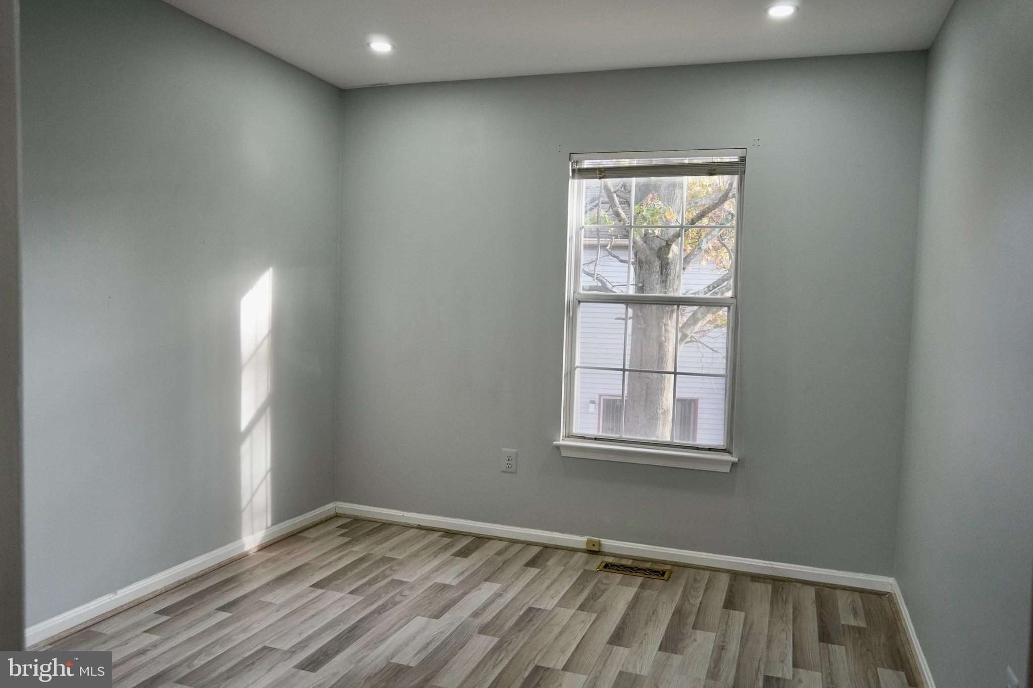 PRINCETON SQUARE - Residential Lease