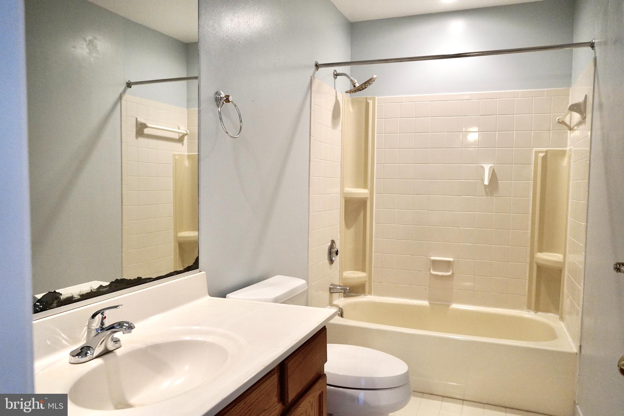 PRINCETON SQUARE - Residential Lease