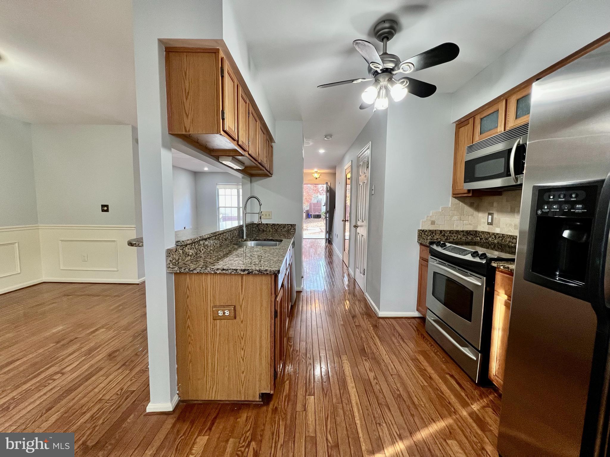 PRINCETON SQUARE - Residential Lease