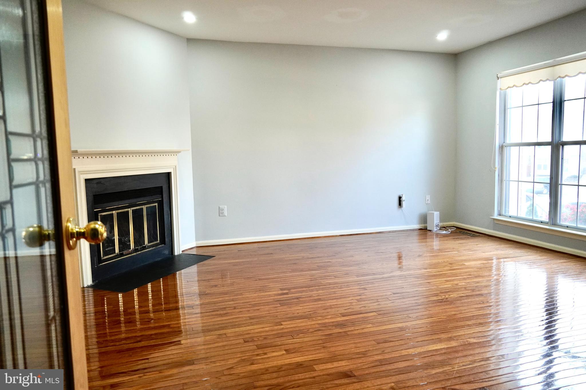 PRINCETON SQUARE - Residential Lease