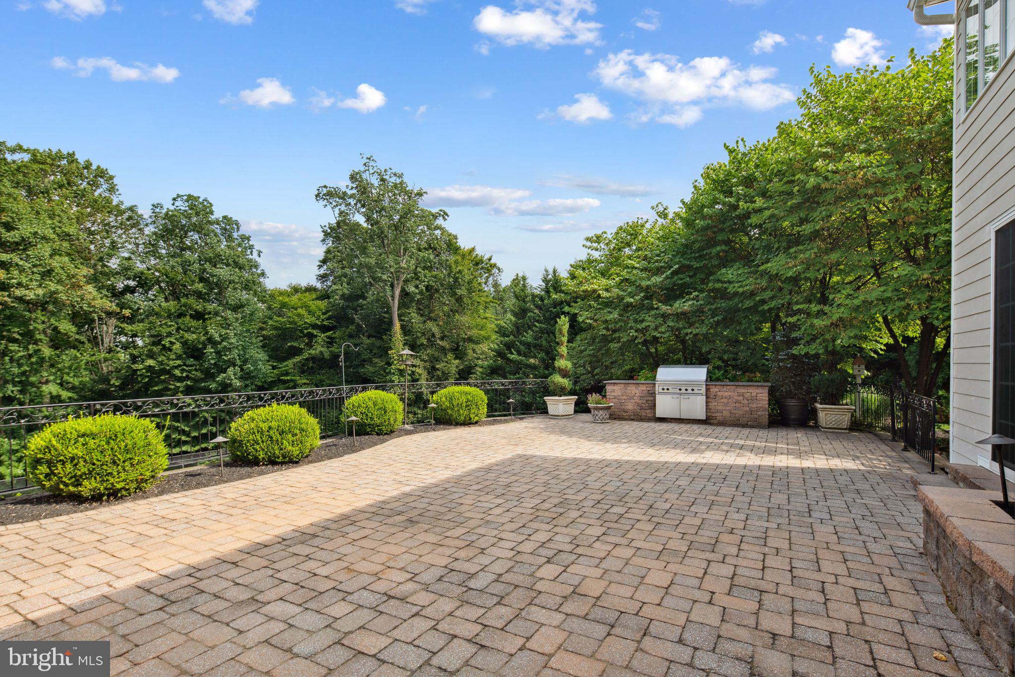 BLACKBERRY HILL - Residential