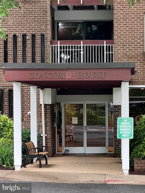 Gorgeous 1 bedroom with walk-in closet, 1 Full bath condo in the heart of Columbia within walking distance of the mall! Freshly painted with many updates. Spacious and clean with new carpeting. Kitchen has stainless steel appliances including gas stove, dishwasher and built in microwave. On site laundry facilities within the building and on the floor. Private walk-out balcony patio perfect for enjoying the beginning the day with a cup of coffee or to end the day with a cold beverage. Walking distance for the mall. Lots of great restaurants nearby. Centrally located to Rt 29, Rt 32 and I95. ALL UTILITIES INCLUDED PLUS INTERNET!!