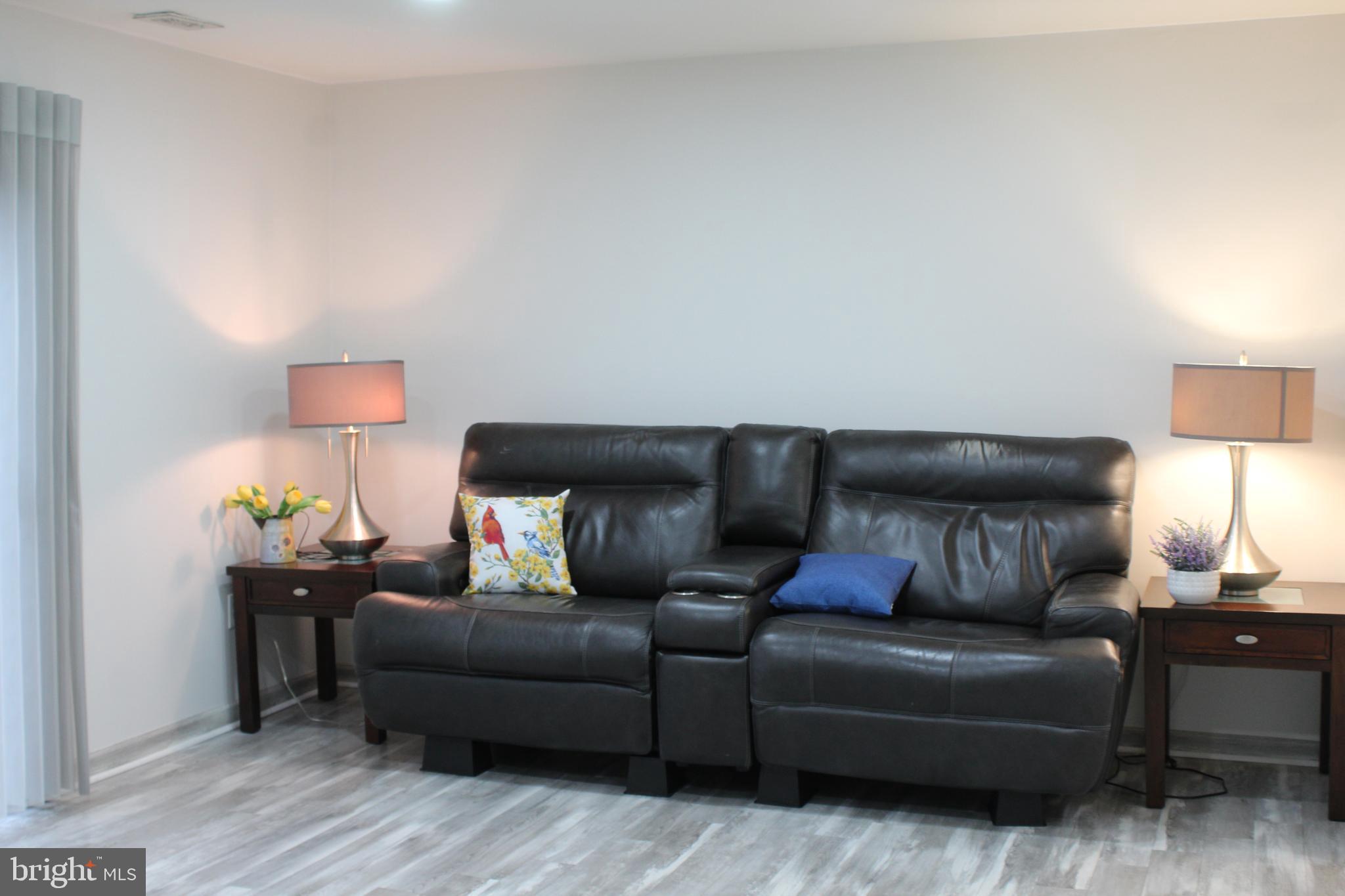 LEISURE WORLD - Residential