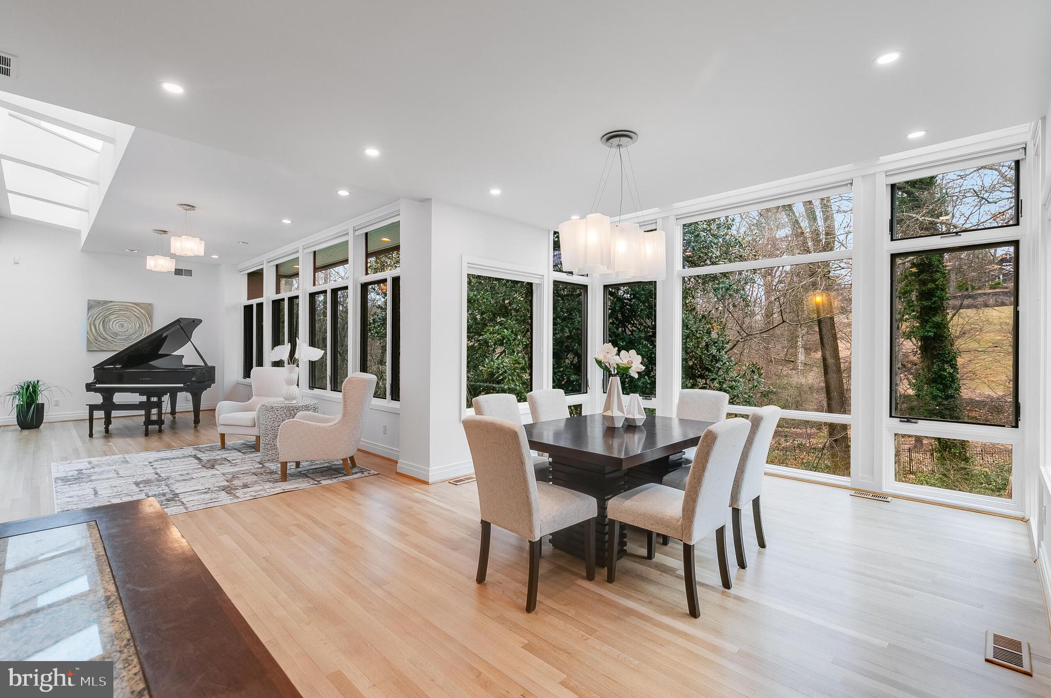 CLEVELAND PARK - Residential Lease