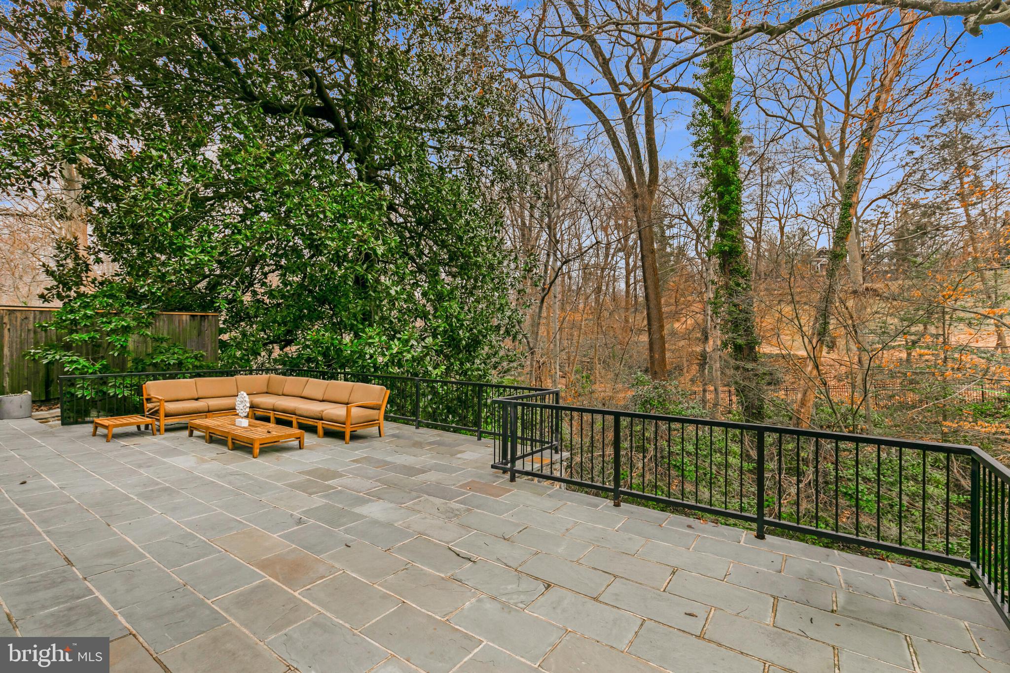 CLEVELAND PARK - Residential Lease