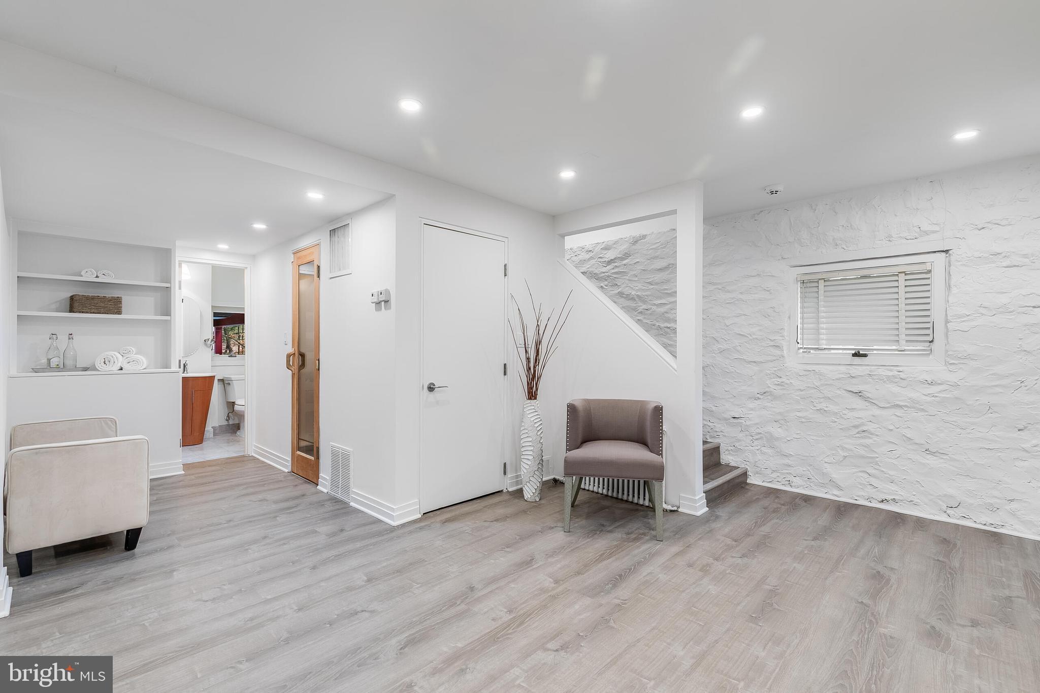 CLEVELAND PARK - Residential Lease