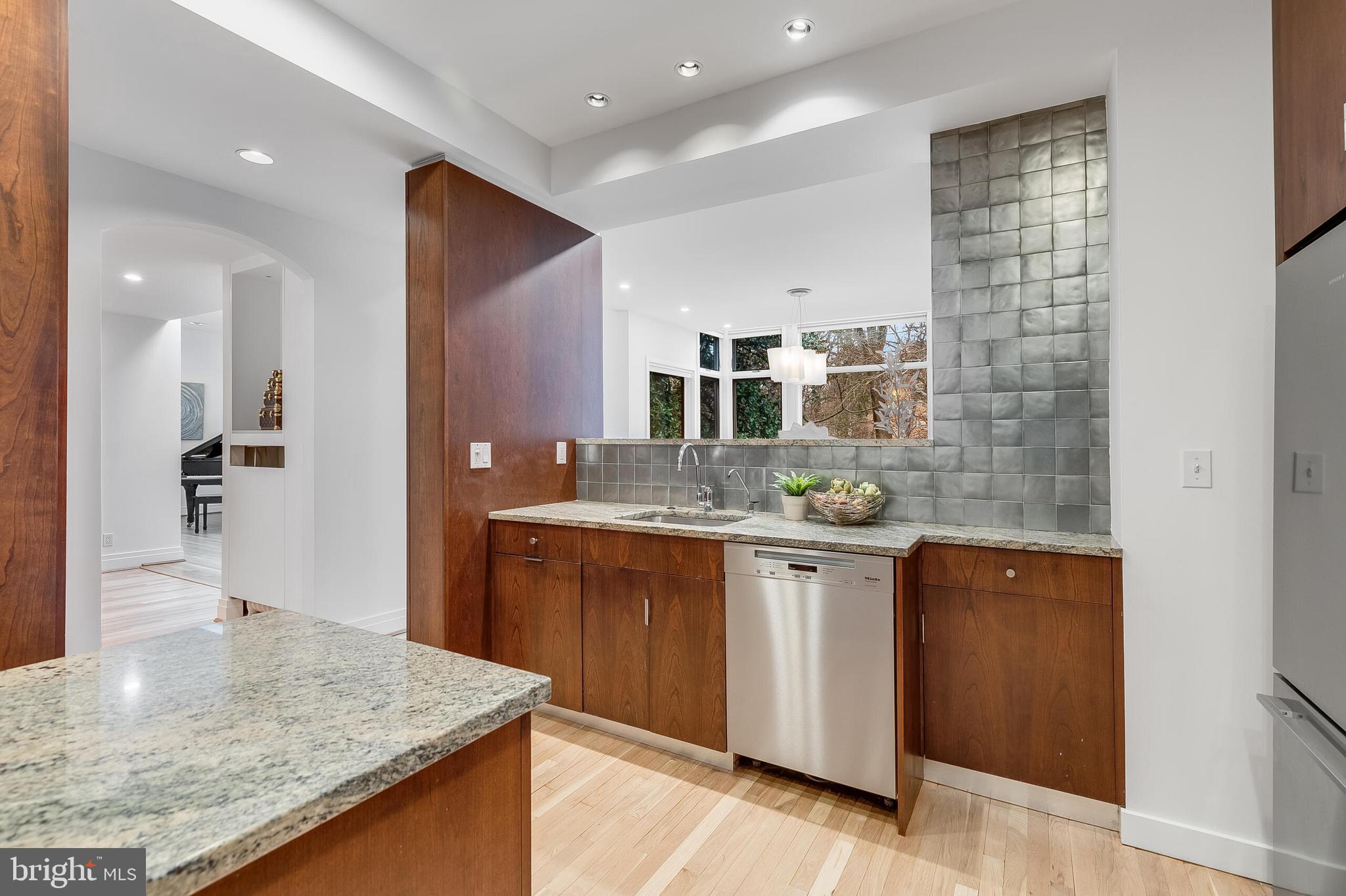 CLEVELAND PARK - Residential Lease