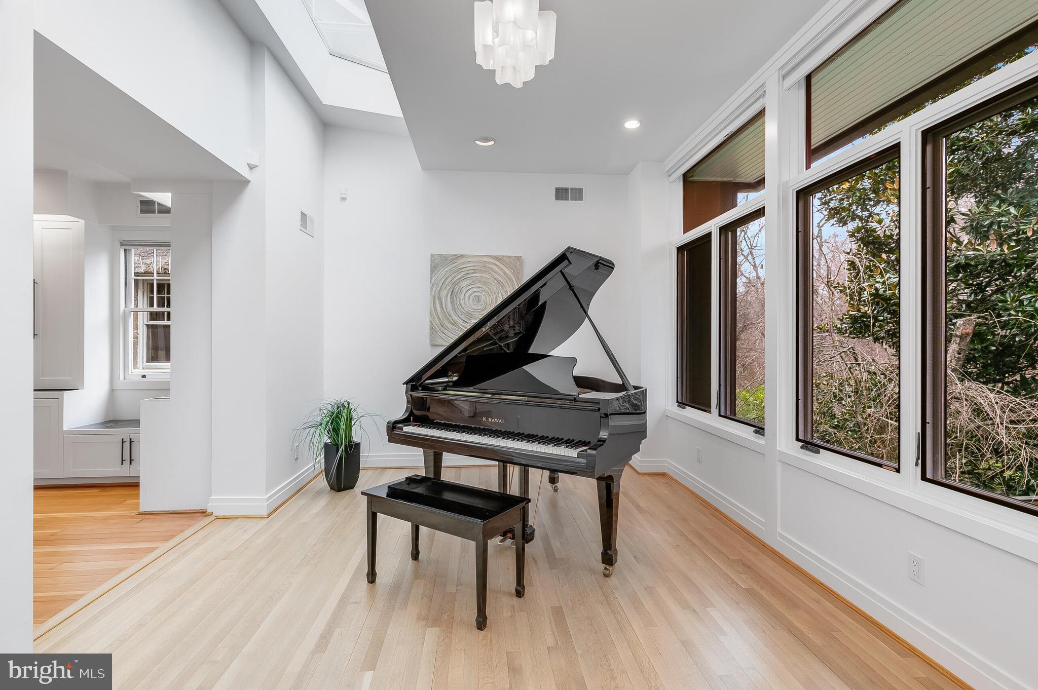 CLEVELAND PARK - Residential Lease