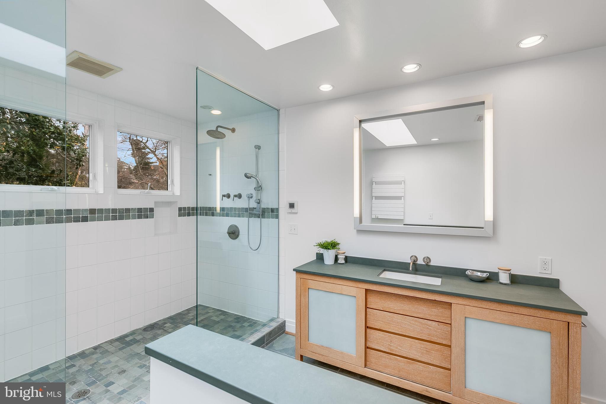 CLEVELAND PARK - Residential Lease