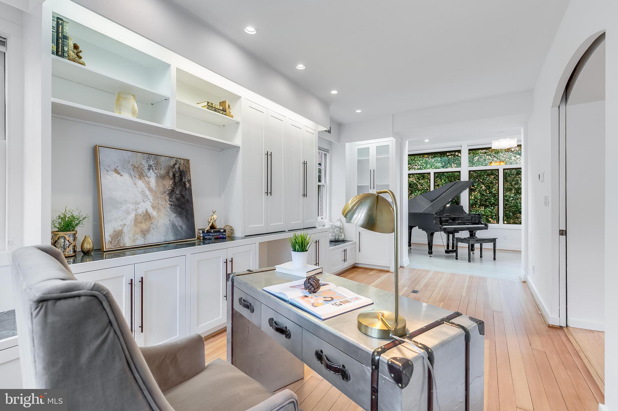 CLEVELAND PARK - Residential Lease