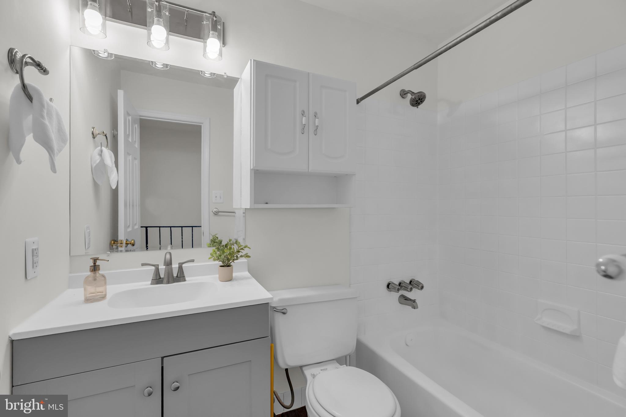 LAKEPOINTE - Residential