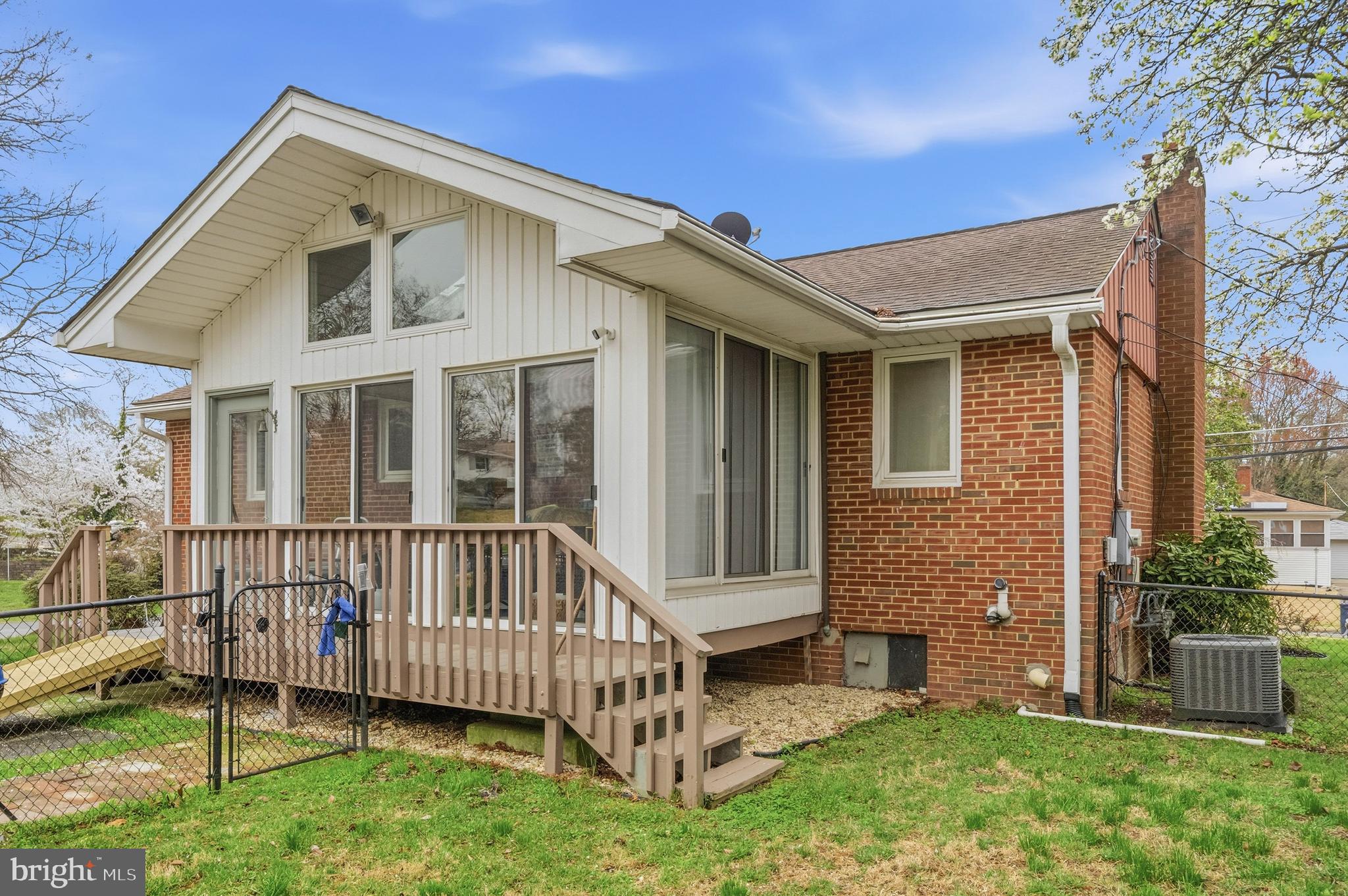 CHRIS MAR MANOR - Residential