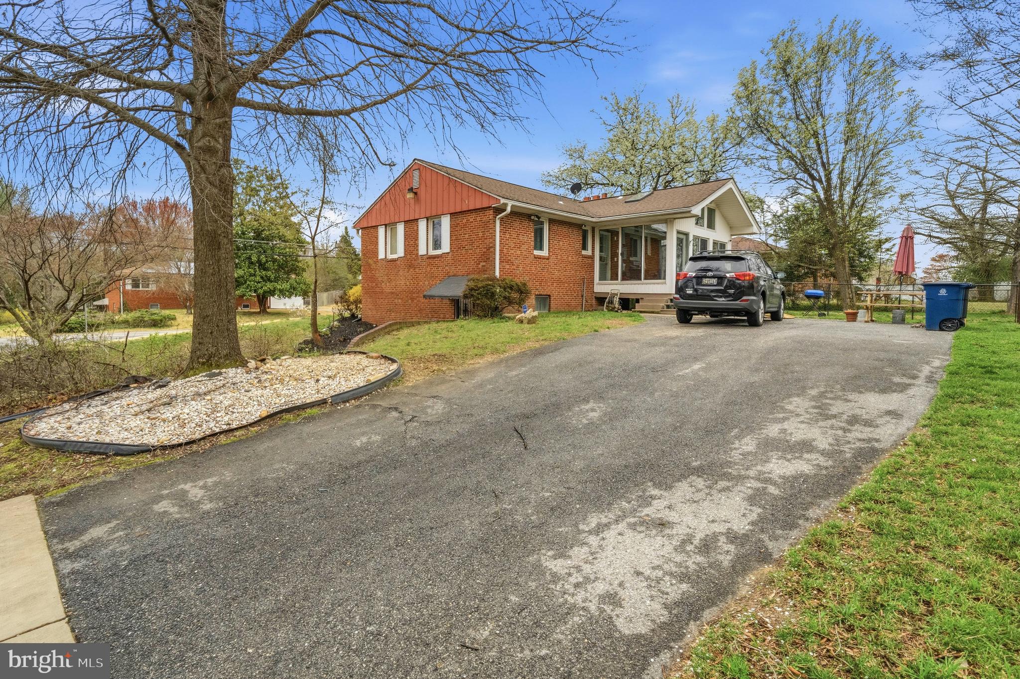 CHRIS MAR MANOR - Residential