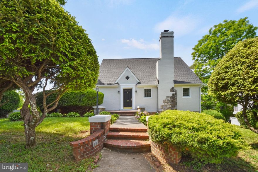 ***AWESOME 5 BEDROOM/3 BATH CAPE COD CLOSE TO DOWNTOWN WINCHESTER***THIS HOME HAS BEEN RENOVATED AND READY TO MOVE INTO***NEW ROOF,  NEW DUAL HEAT PUMP HVAC SYSTEMS, HARDWOODS  ON THE TOP 2 FLOORS  AND NEW CARPET IN THE FULLY FINISHED WALKOUT BASEMENT**NEW BATHS, NEW  KITCHEN WITH QUARTZ AND SS APPLIANCES, NICE BRICK WOOD BURNING FIREPLACE, FRESHLY PAINTED INSIDE AND OUT- YOU WILL NOT BE DISAPPOINTED- SIDE OR FRONT STREET PARKING....PICS TO FOLLOW SOON