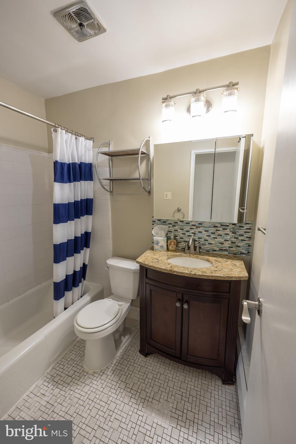 CONTEMPORARY VLG - Residential Lease