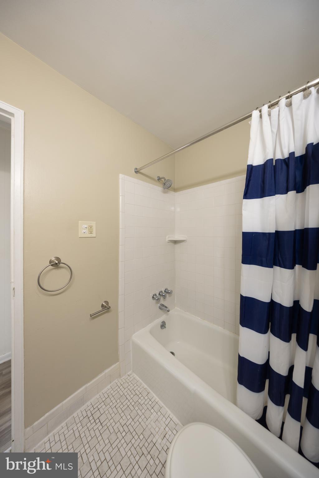 CONTEMPORARY VLG - Residential Lease