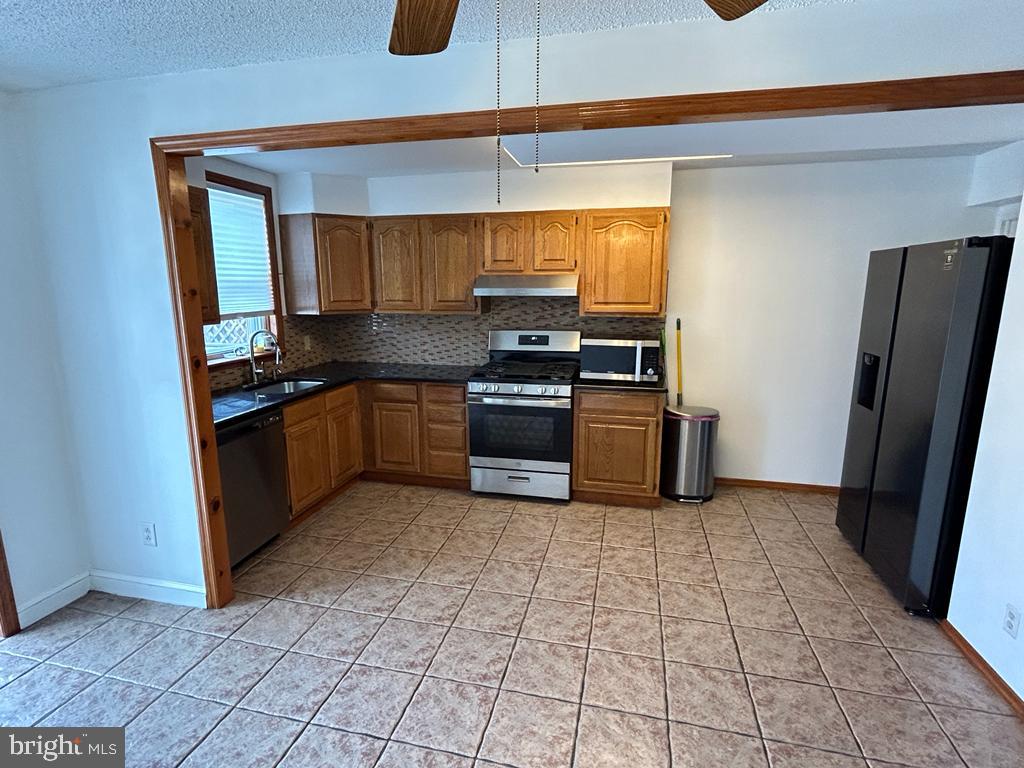 MAYFAIR (WEST) - Residential Lease