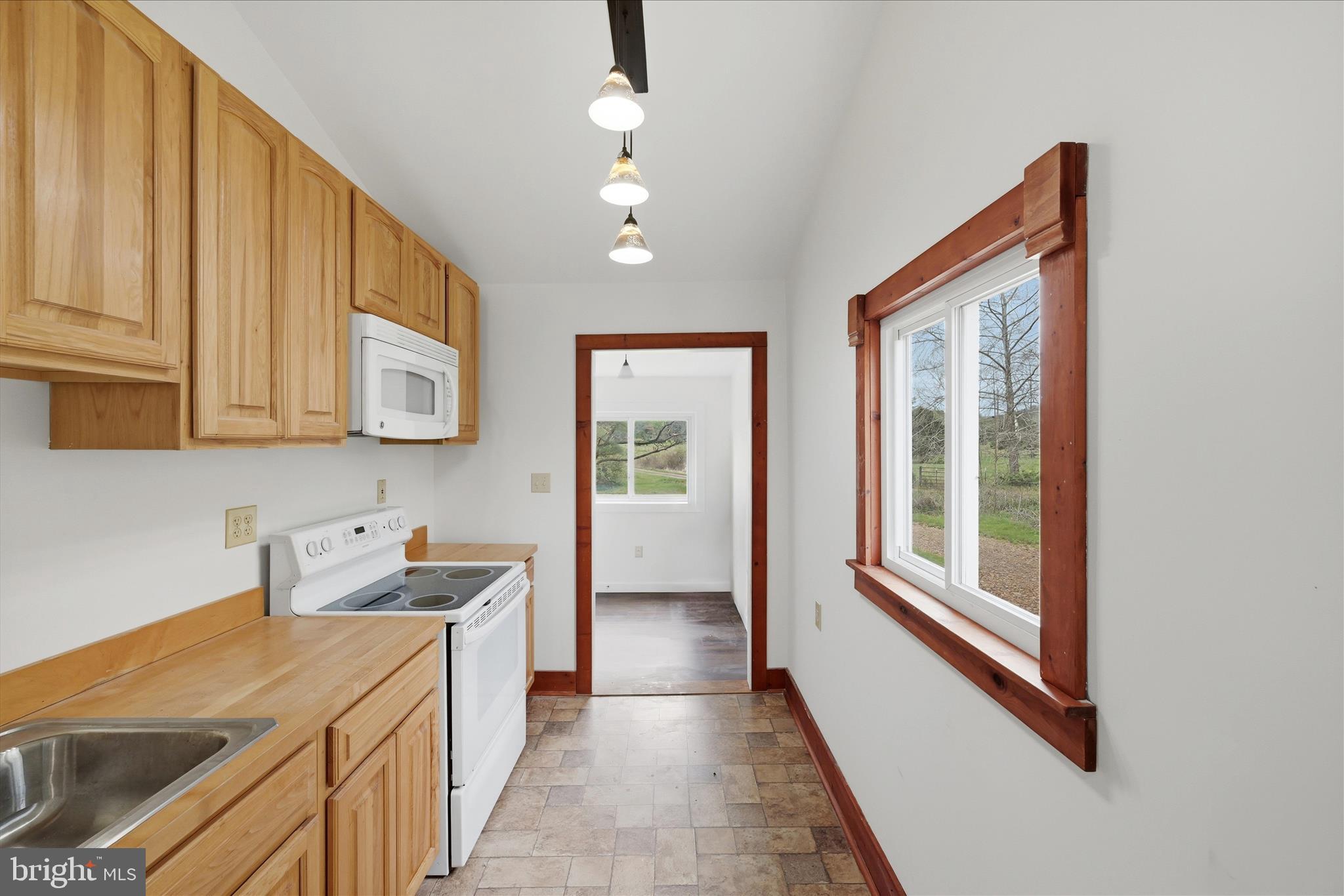 RUSHING RIVER FARMS - Residential