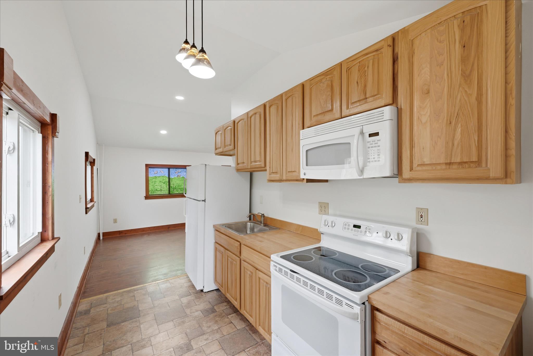RUSHING RIVER FARMS - Residential
