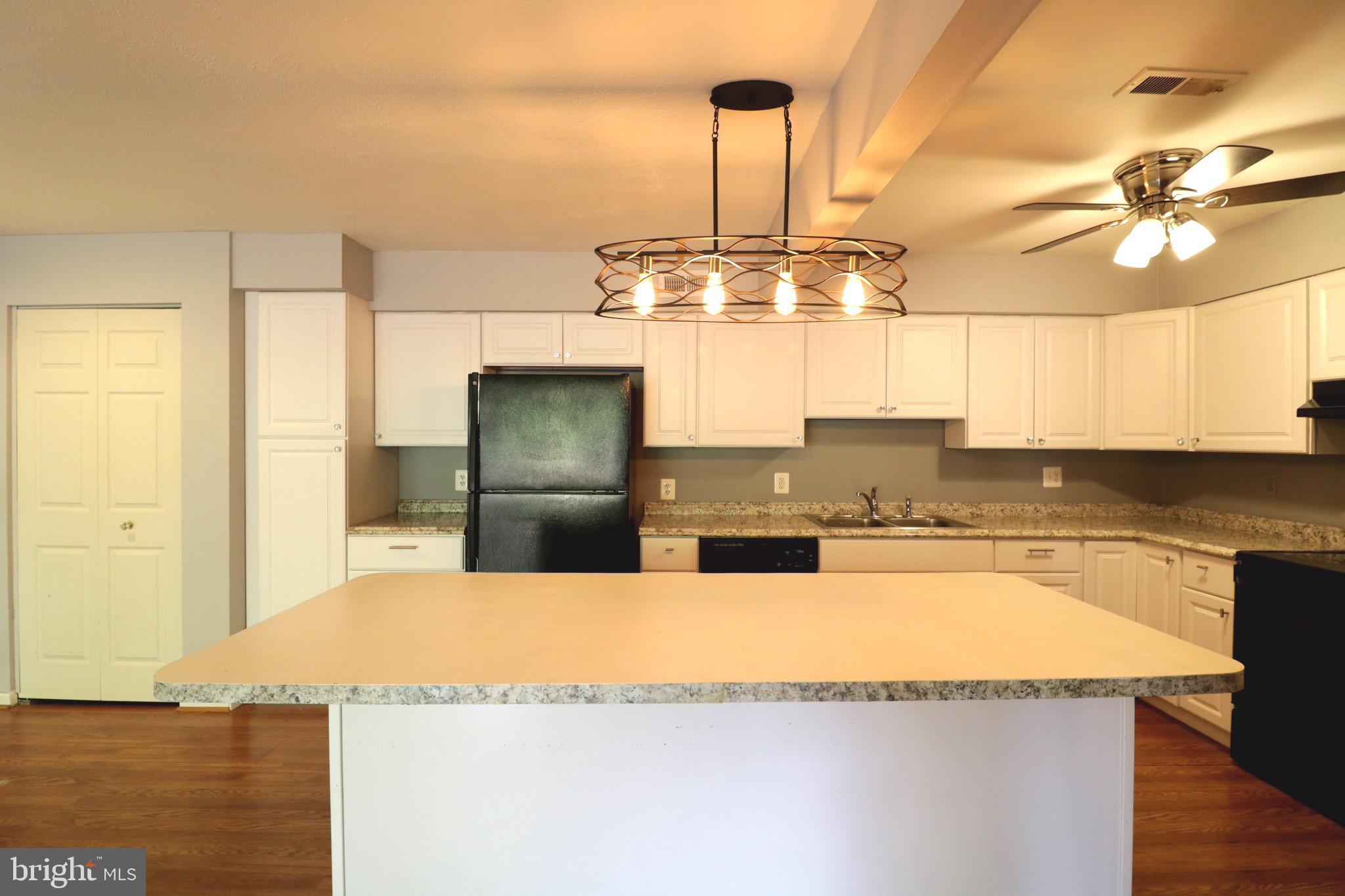 TREETOP CONDO - Residential Lease