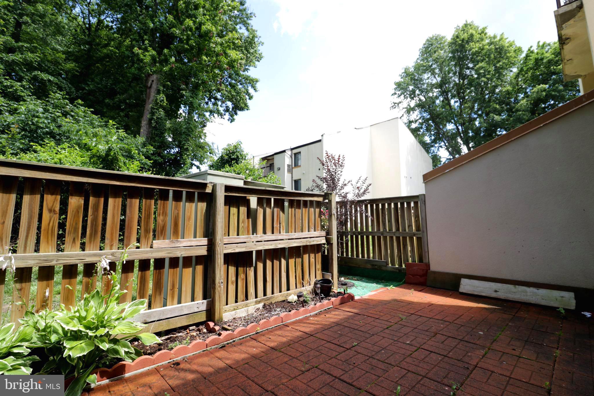 TREETOP CONDO - Residential Lease