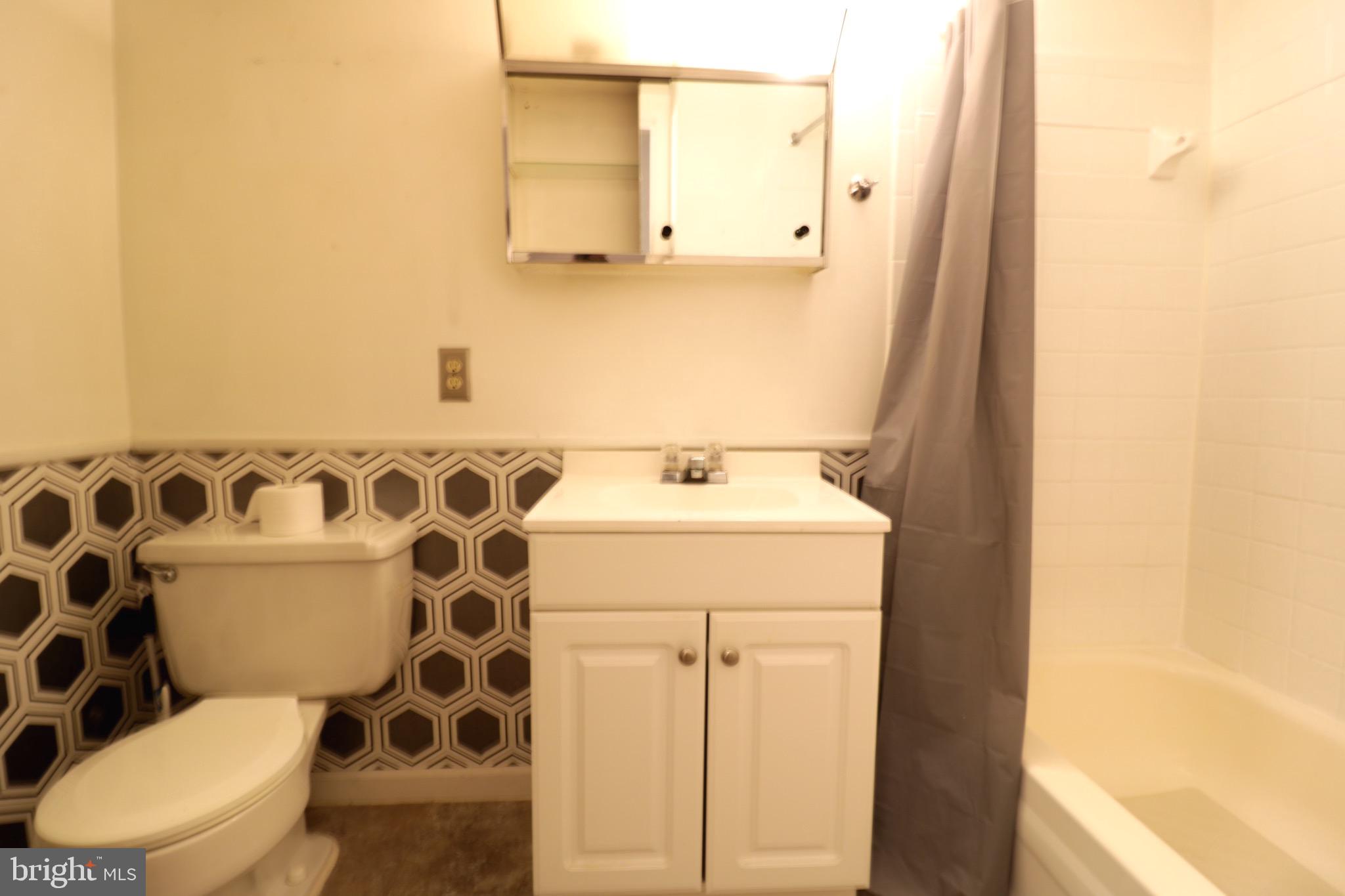 TREETOP CONDO - Residential Lease