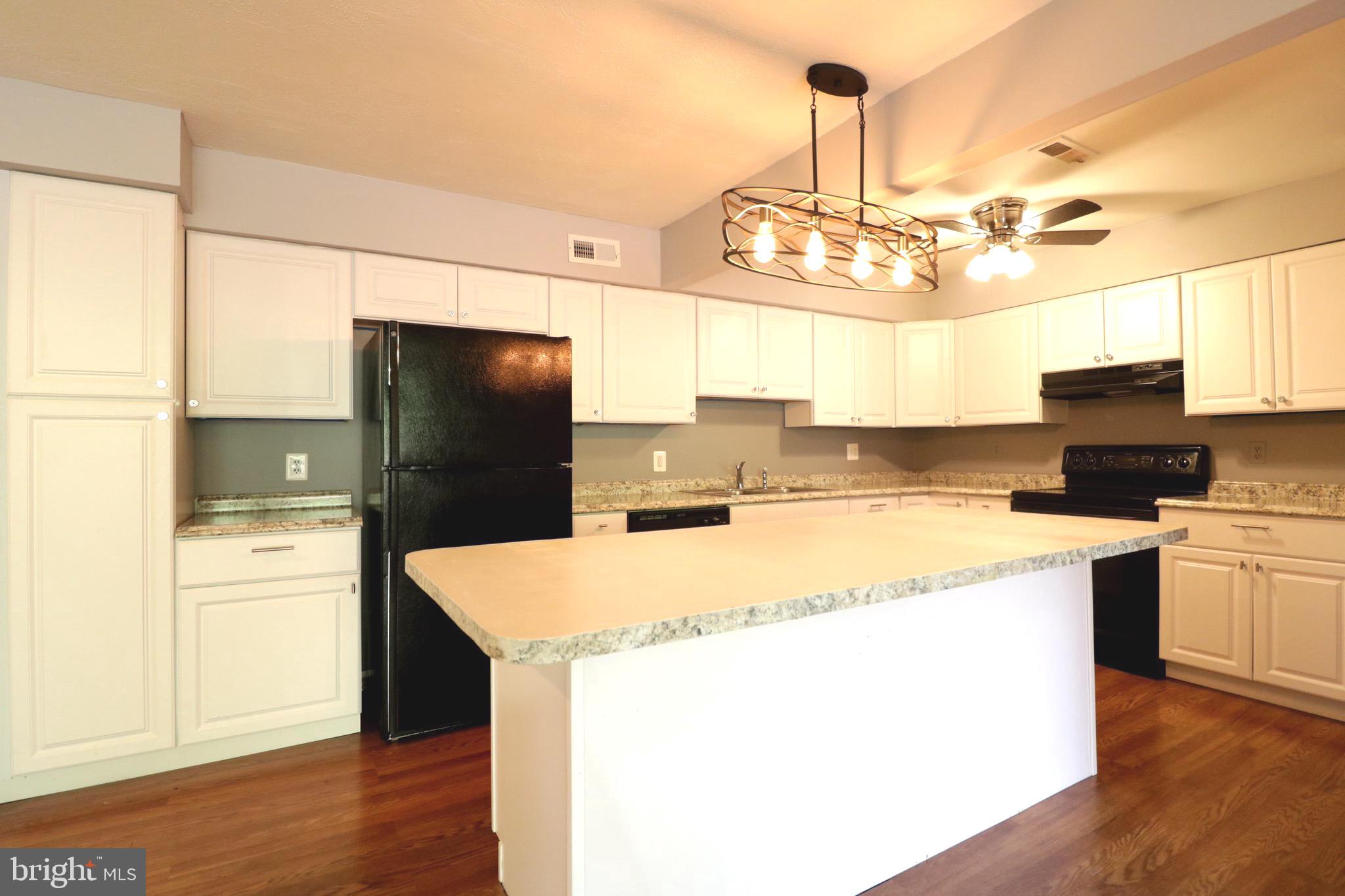 TREETOP CONDO - Residential Lease