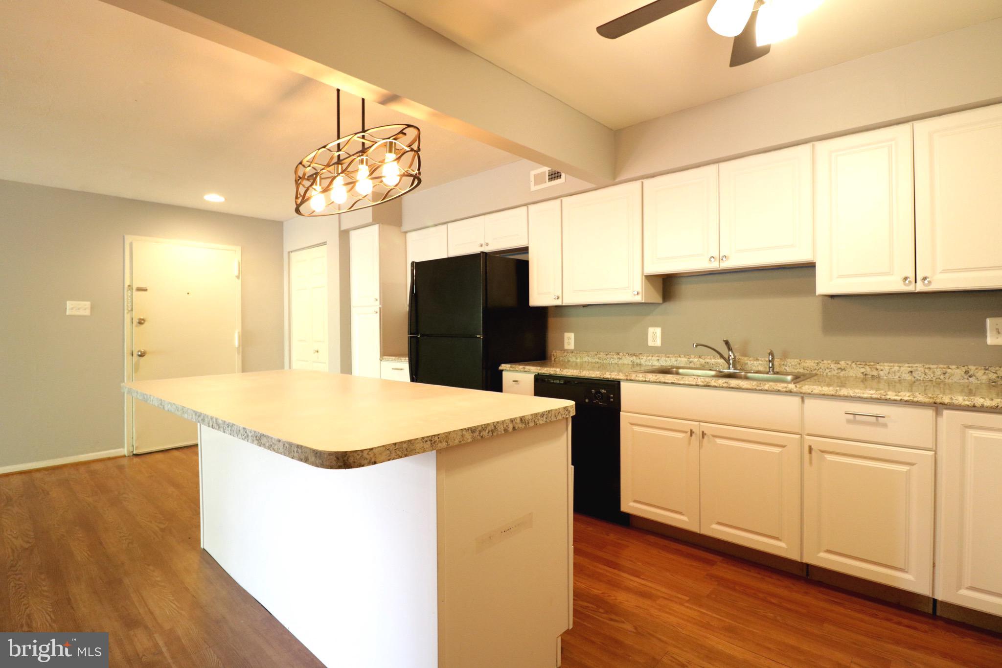 TREETOP CONDO - Residential Lease