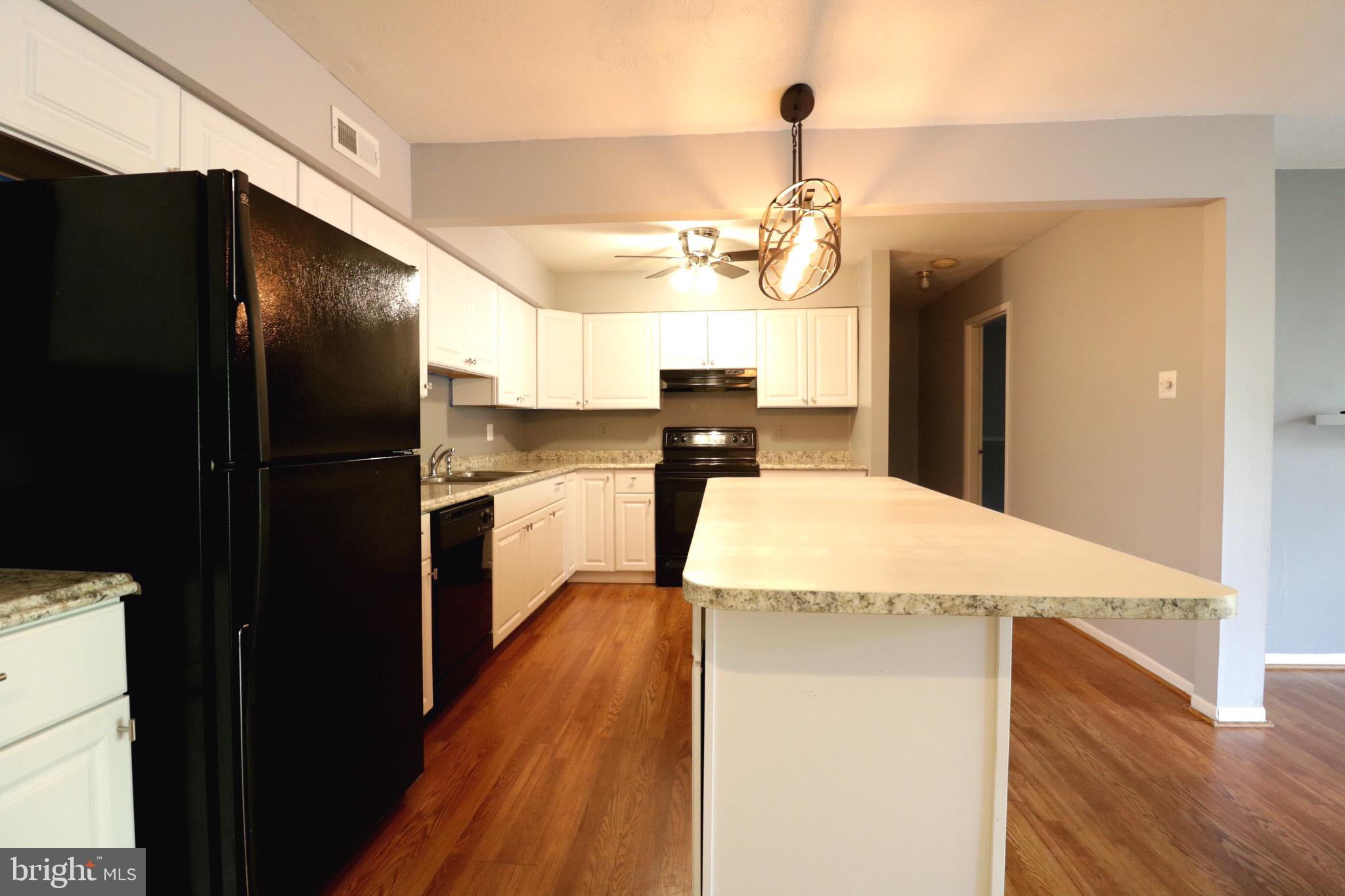 TREETOP CONDO - Residential Lease