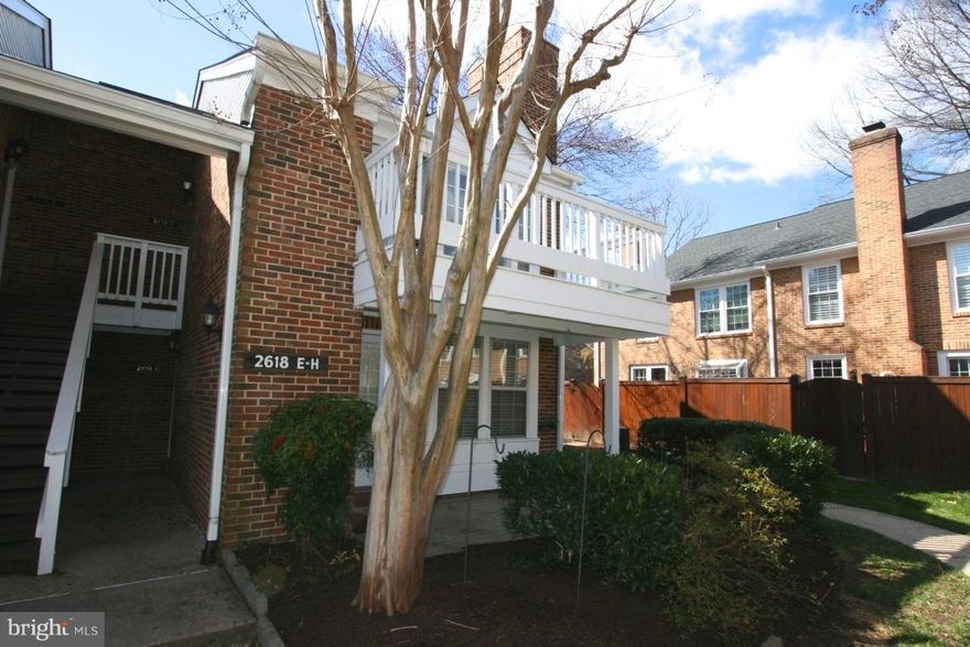 Well-maintained & updated upper level end-unit. Comfortable living-dining area w/ wood burning fire place. Balcony w/ x-storage, stainless steel appl., granite counter, new wash/dry & water heater. Bedroom w/ walk-in closet & attic storage. 2 parking sp. Windgate offers tennis/pool/grills. Pets case-by-case. Near dog park & bike trails. Access to 395 & short walk to Shirlington & restaurants.