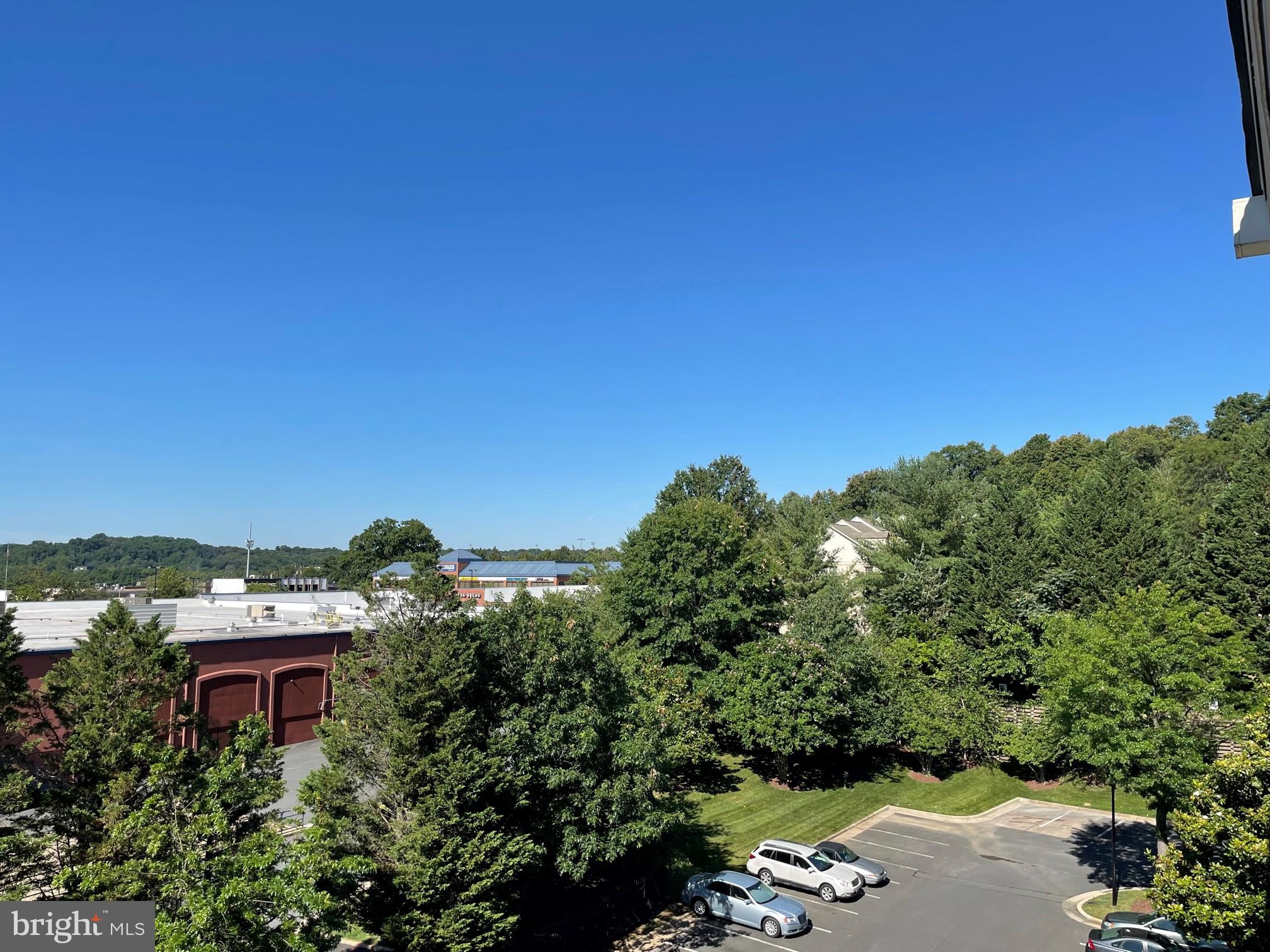 QUAKER HILL CONDOMINIUM - Residential Lease