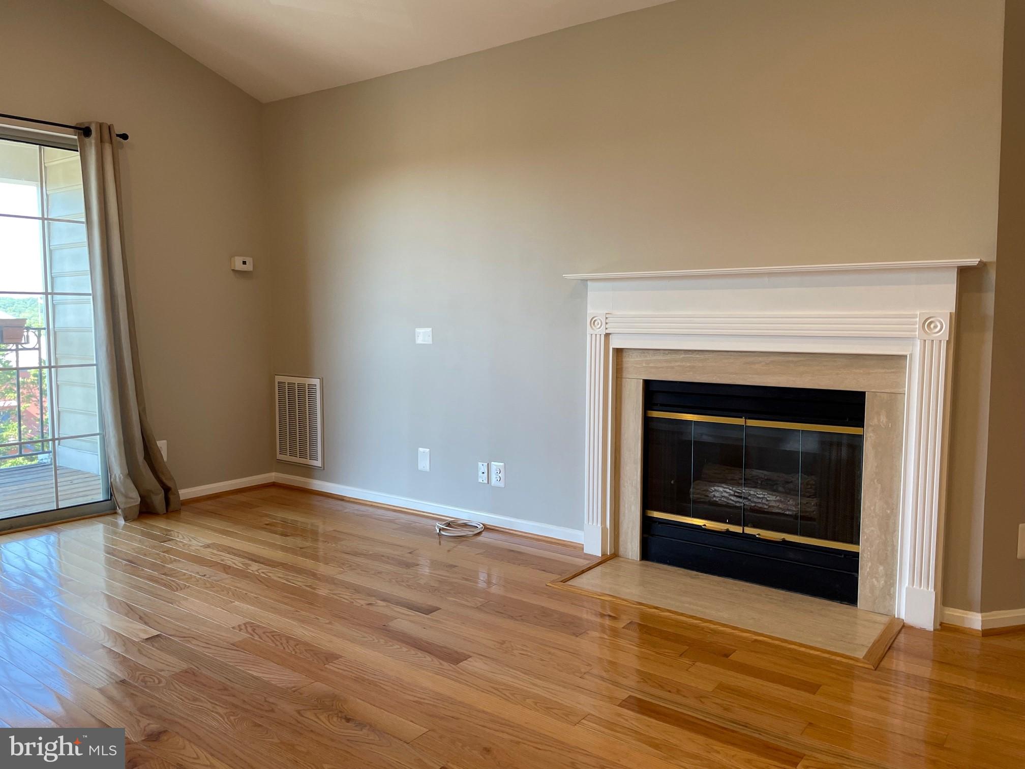 QUAKER HILL CONDOMINIUM - Residential Lease