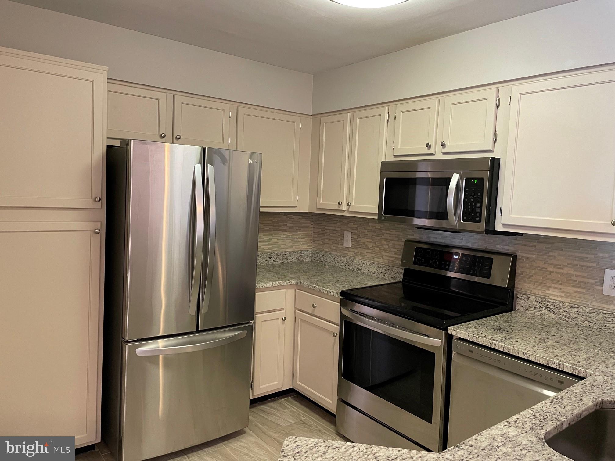 QUAKER HILL CONDOMINIUM - Residential Lease