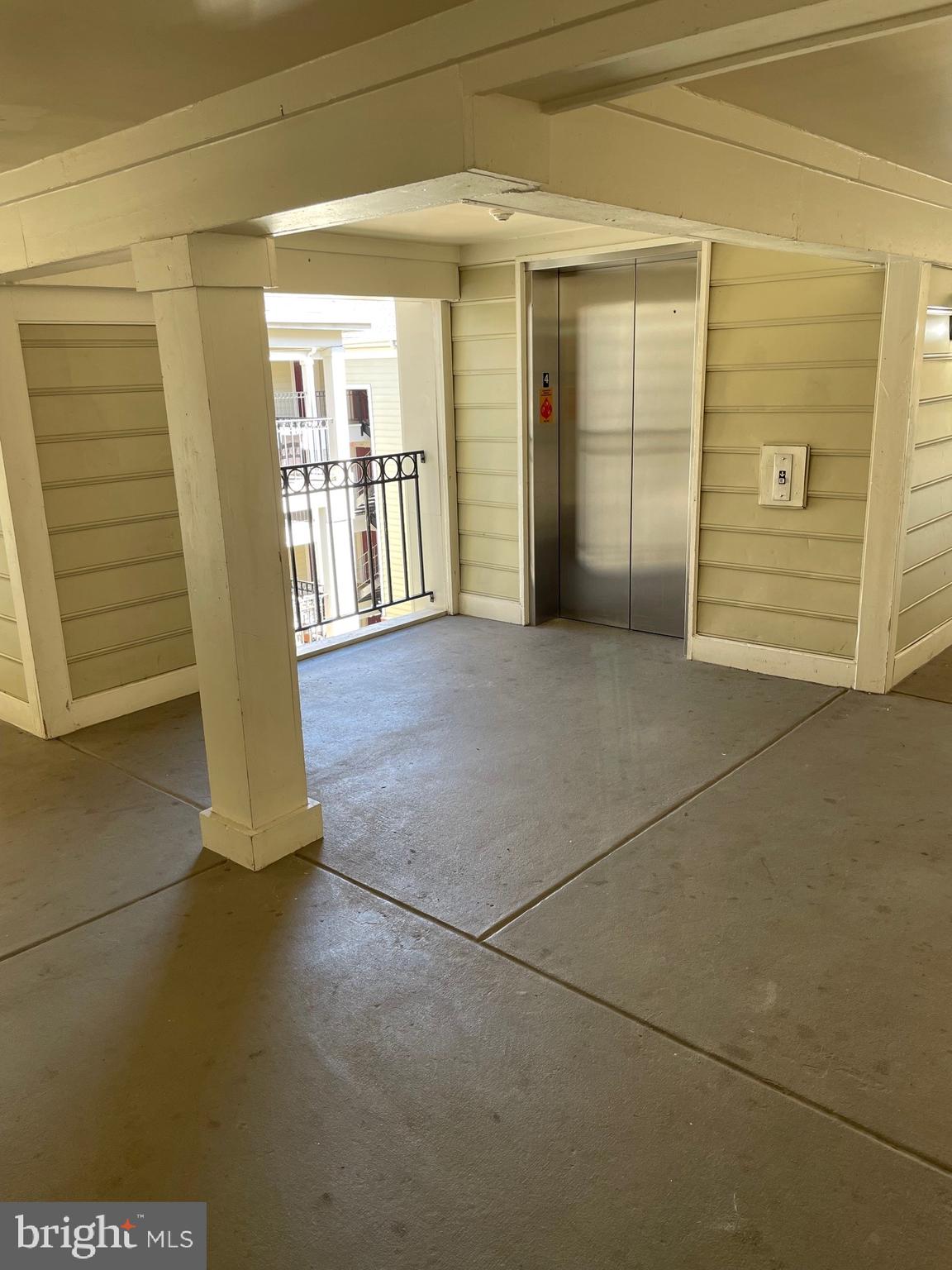 QUAKER HILL CONDOMINIUM - Residential Lease