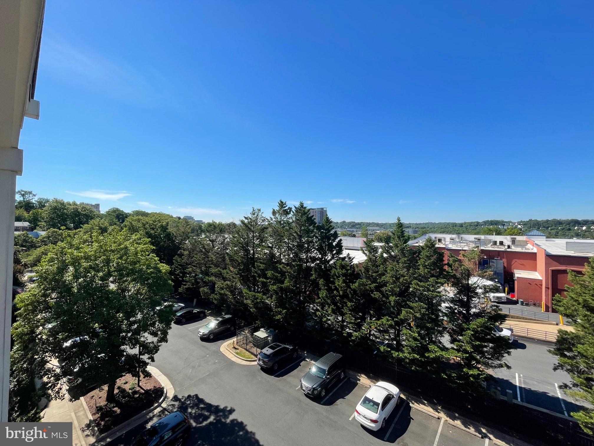 QUAKER HILL CONDOMINIUM - Residential Lease