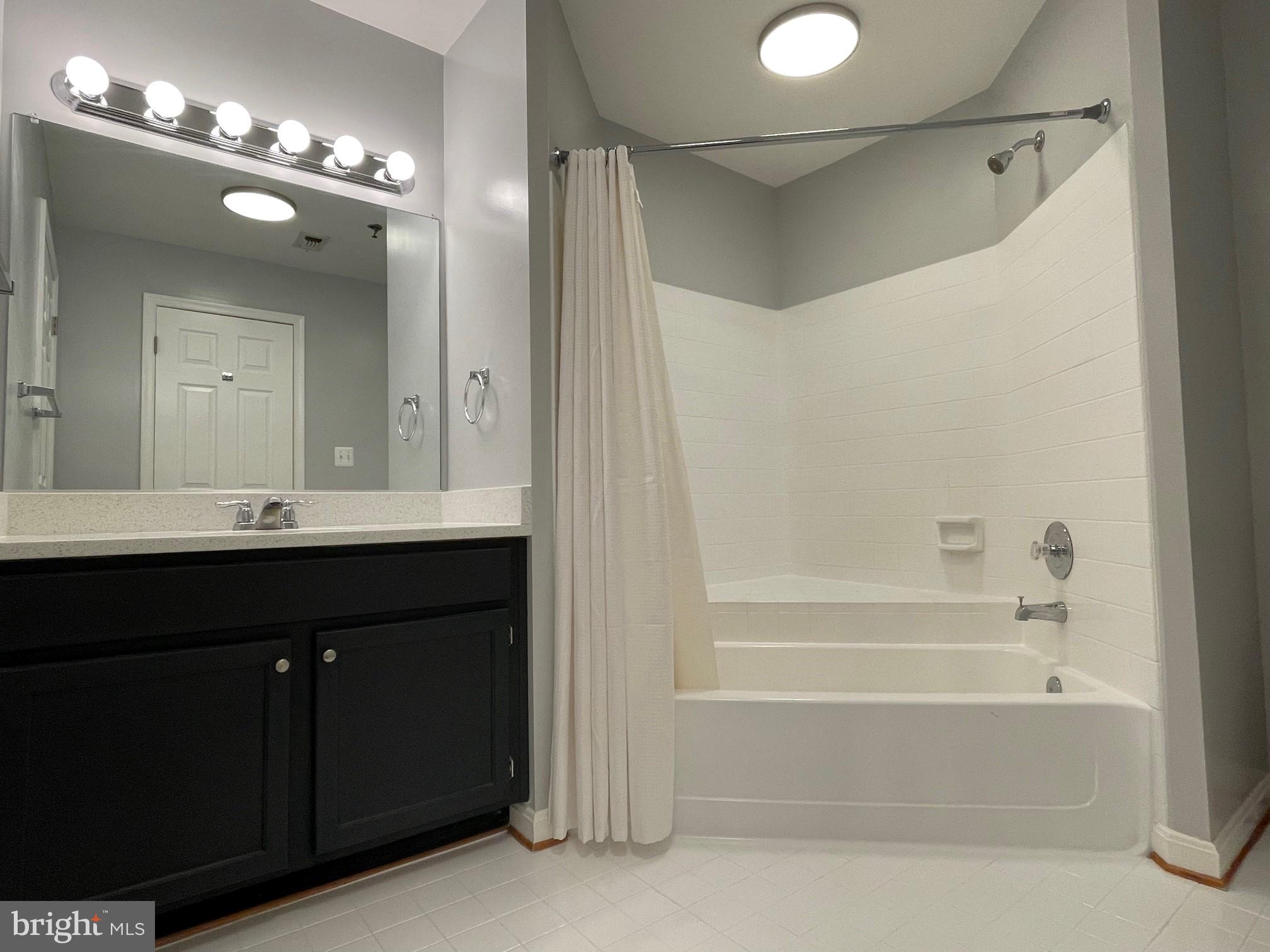 QUAKER HILL CONDOMINIUM - Residential Lease