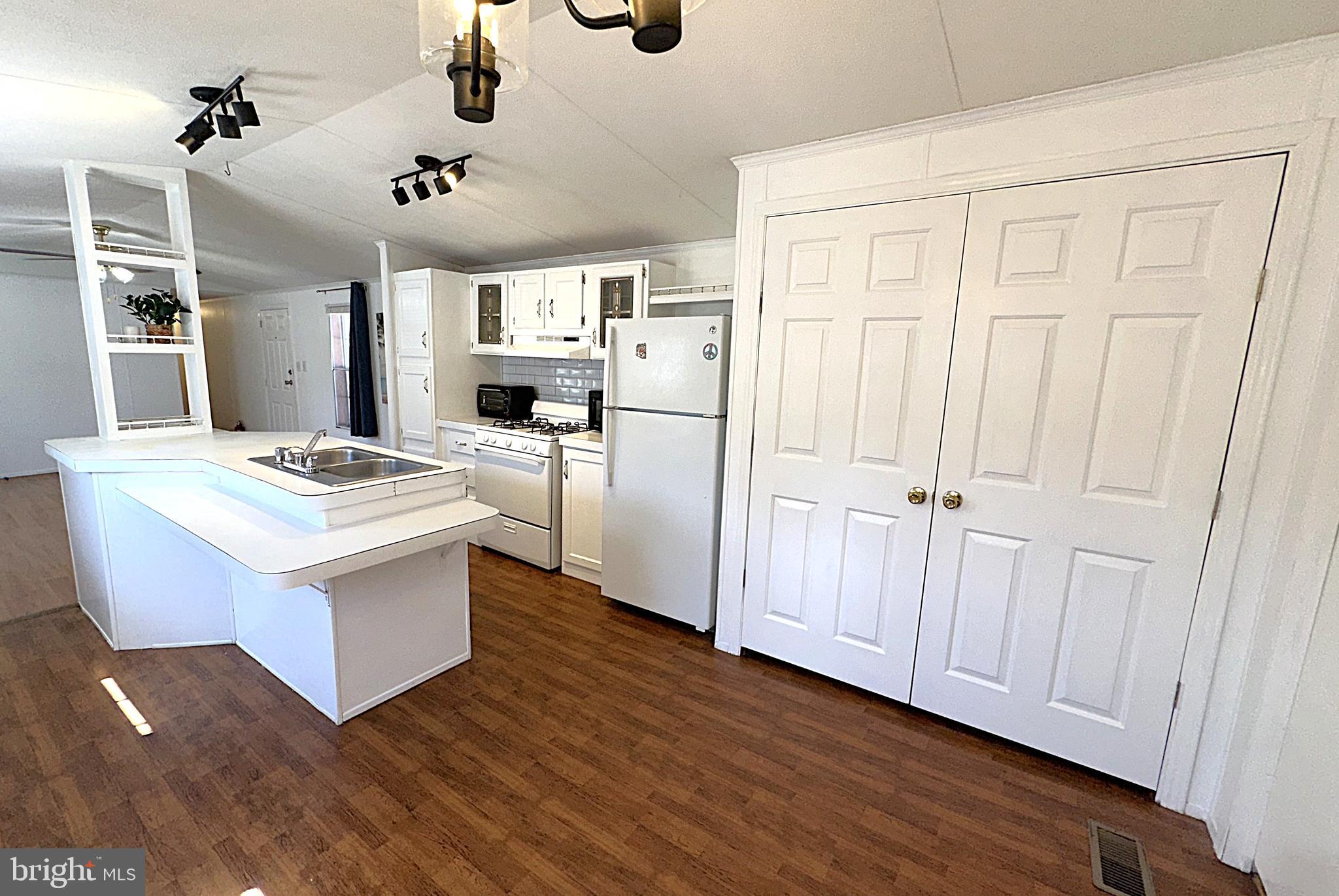 BOONES ESTATES - Residential