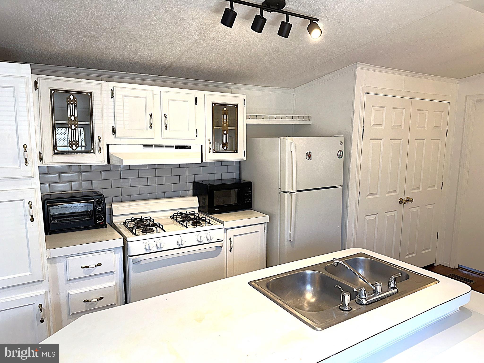 BOONES ESTATES - Residential