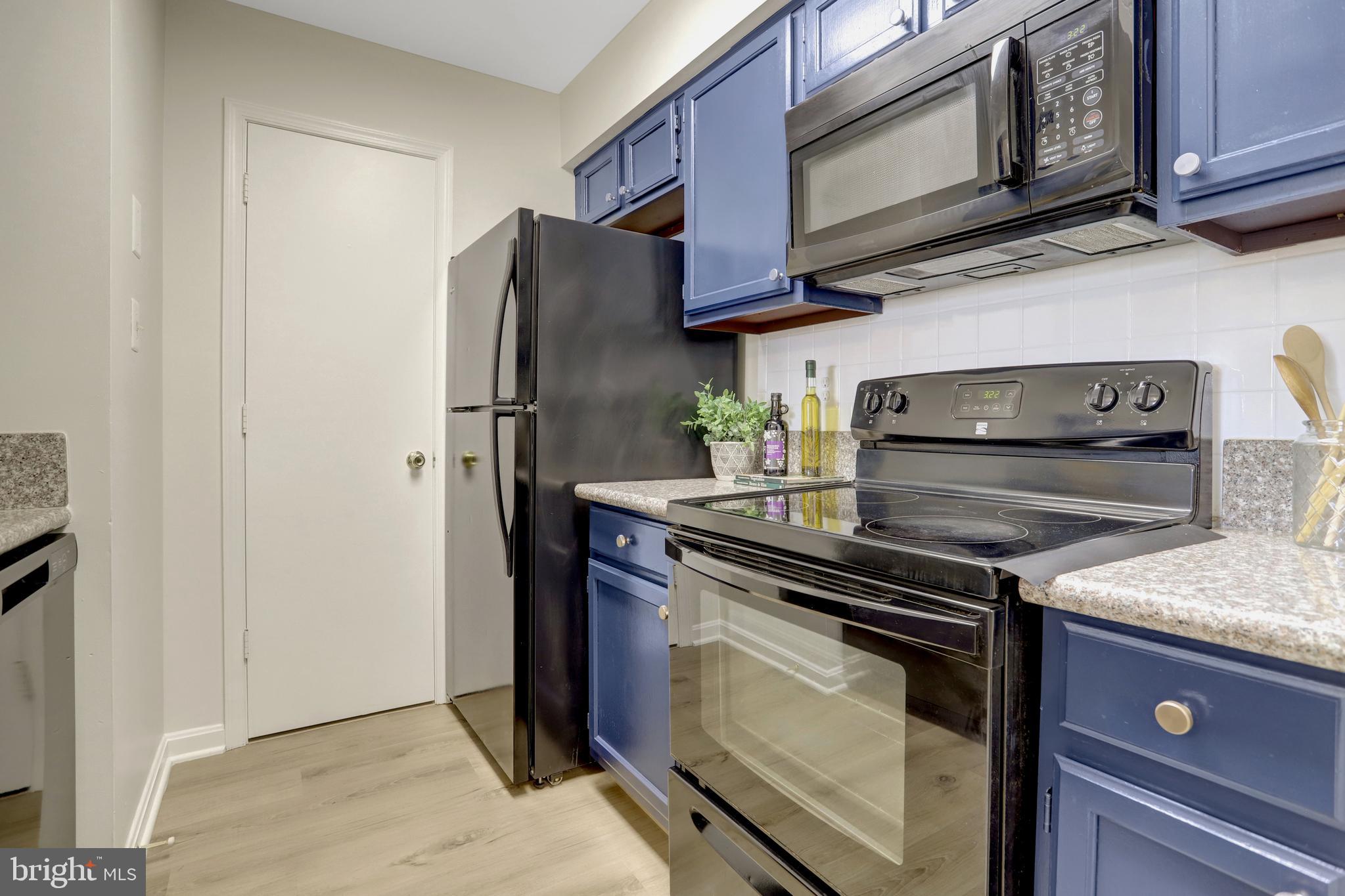 SURREY AT MANCHESTER LAKES - Residential