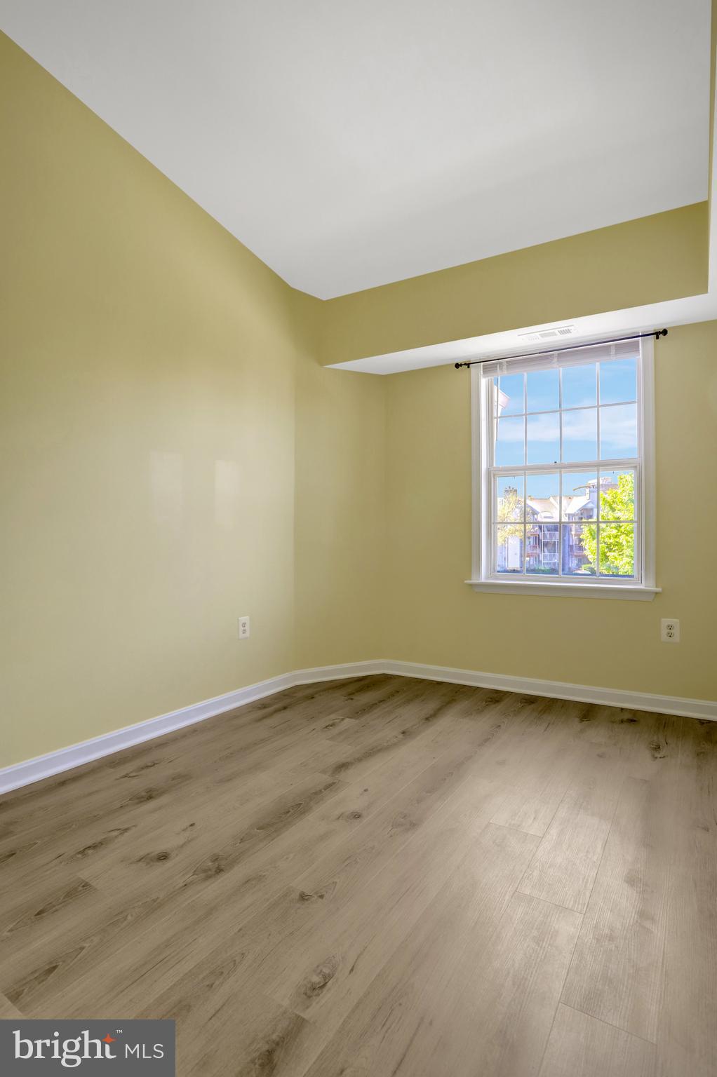 SURREY AT MANCHESTER LAKES - Residential