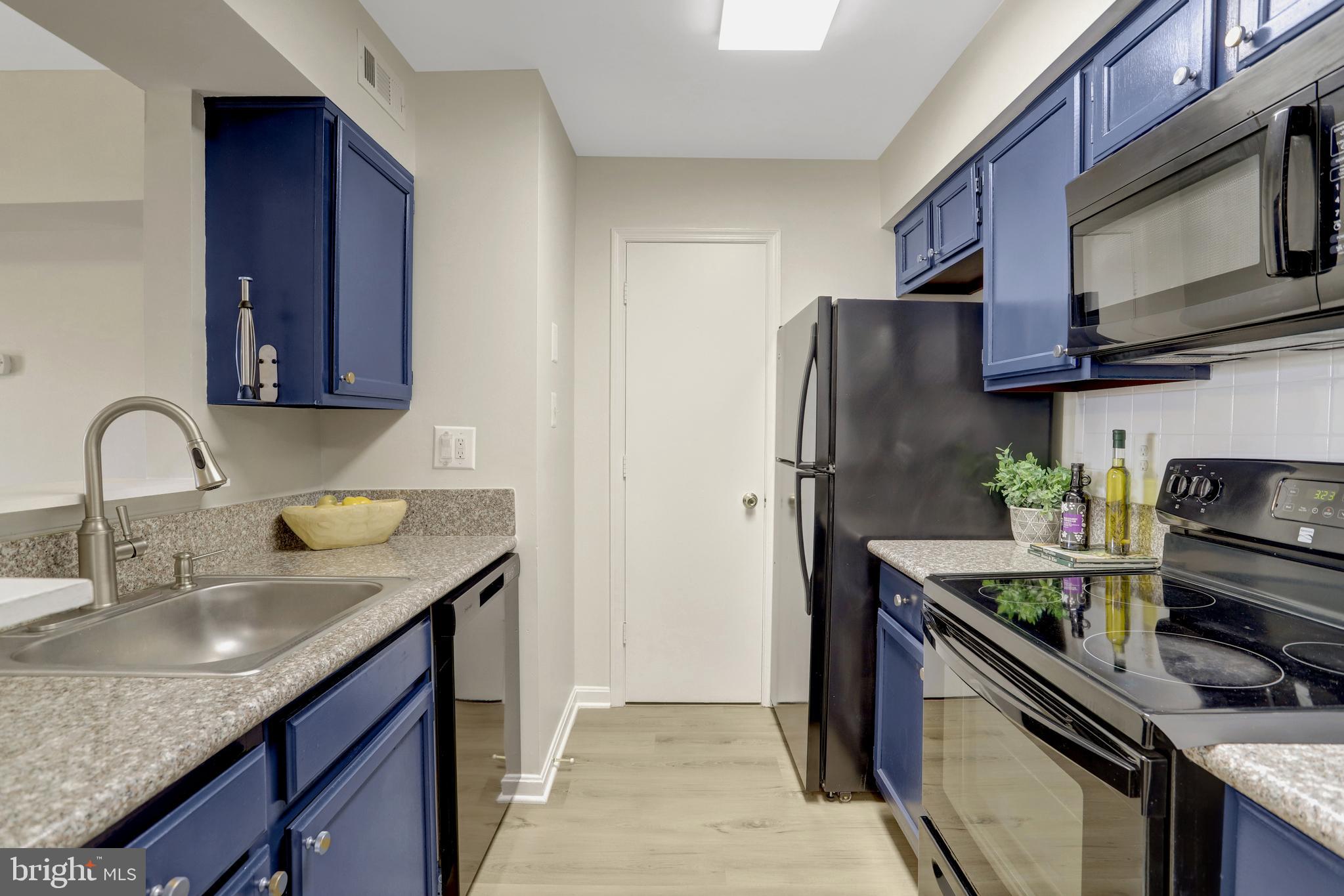 SURREY AT MANCHESTER LAKES - Residential