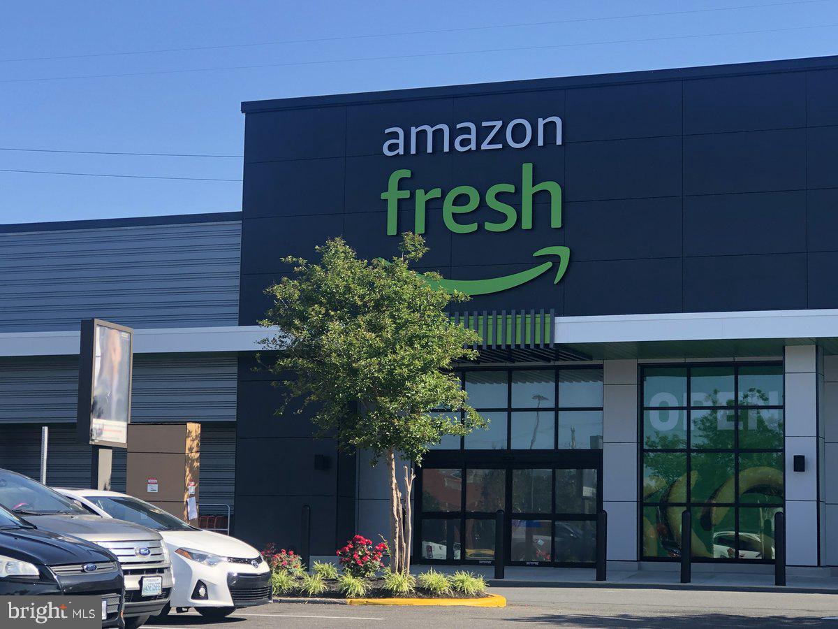 SURREY AT MANCHESTER LAKES - Residential