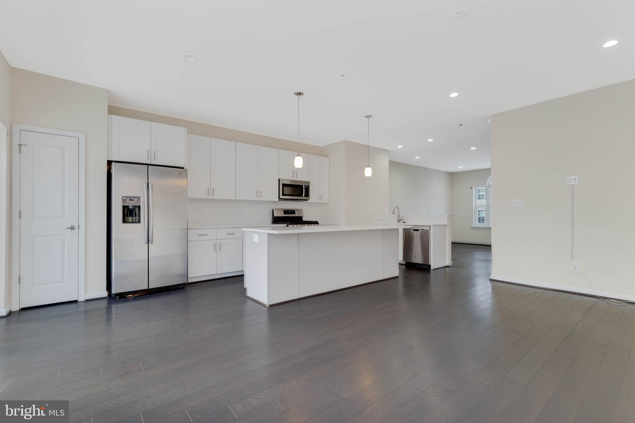 COLUMBIA RUN TOWNHOMES - Residential