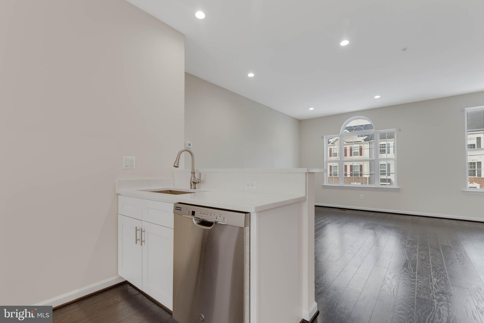 COLUMBIA RUN TOWNHOMES - Residential