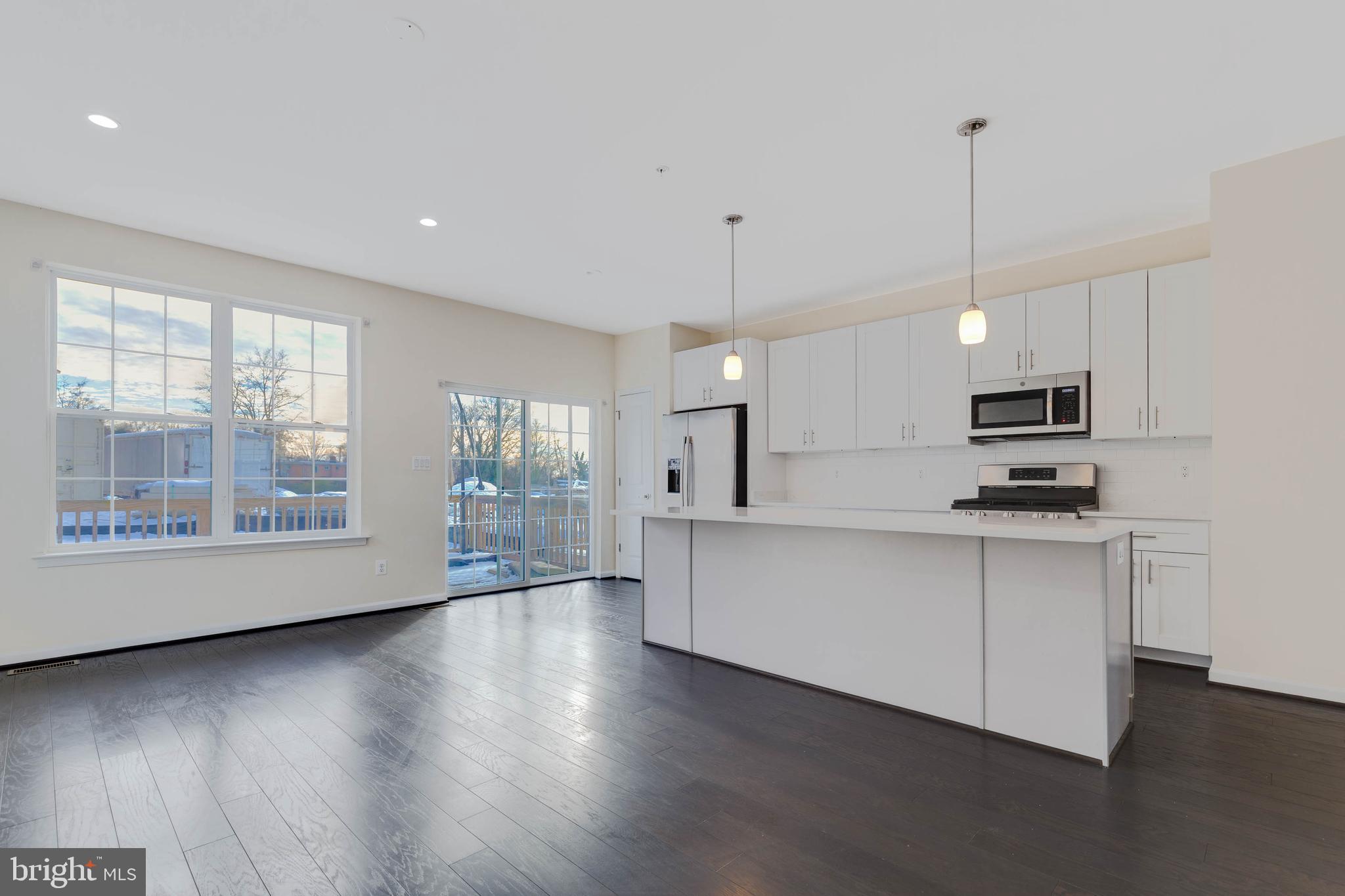 COLUMBIA RUN TOWNHOMES - Residential