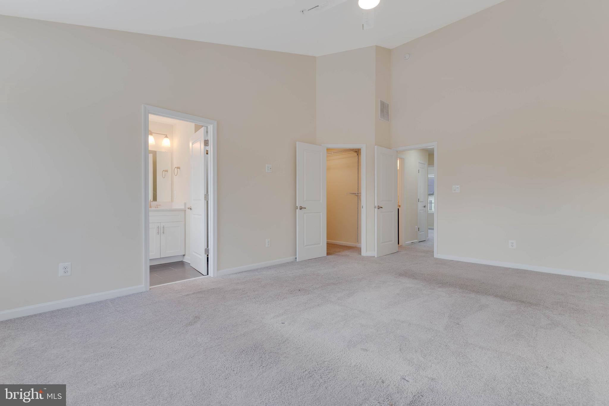 COLUMBIA RUN TOWNHOMES - Residential