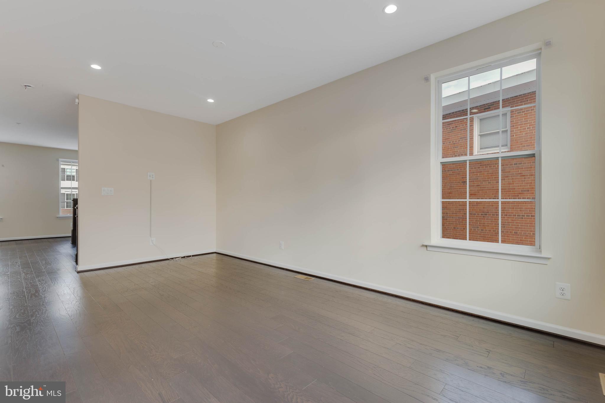 COLUMBIA RUN TOWNHOMES - Residential