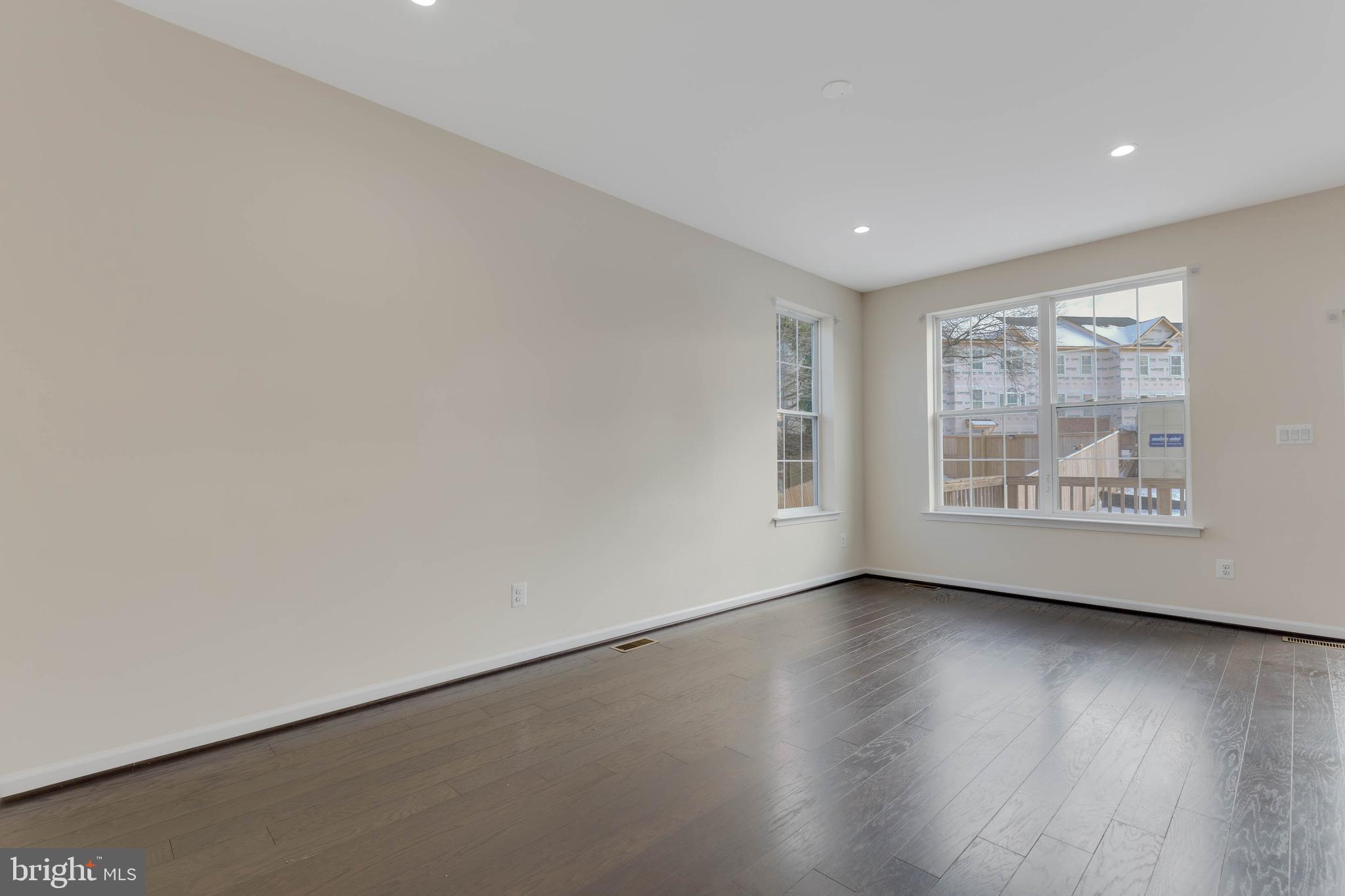 COLUMBIA RUN TOWNHOMES - Residential