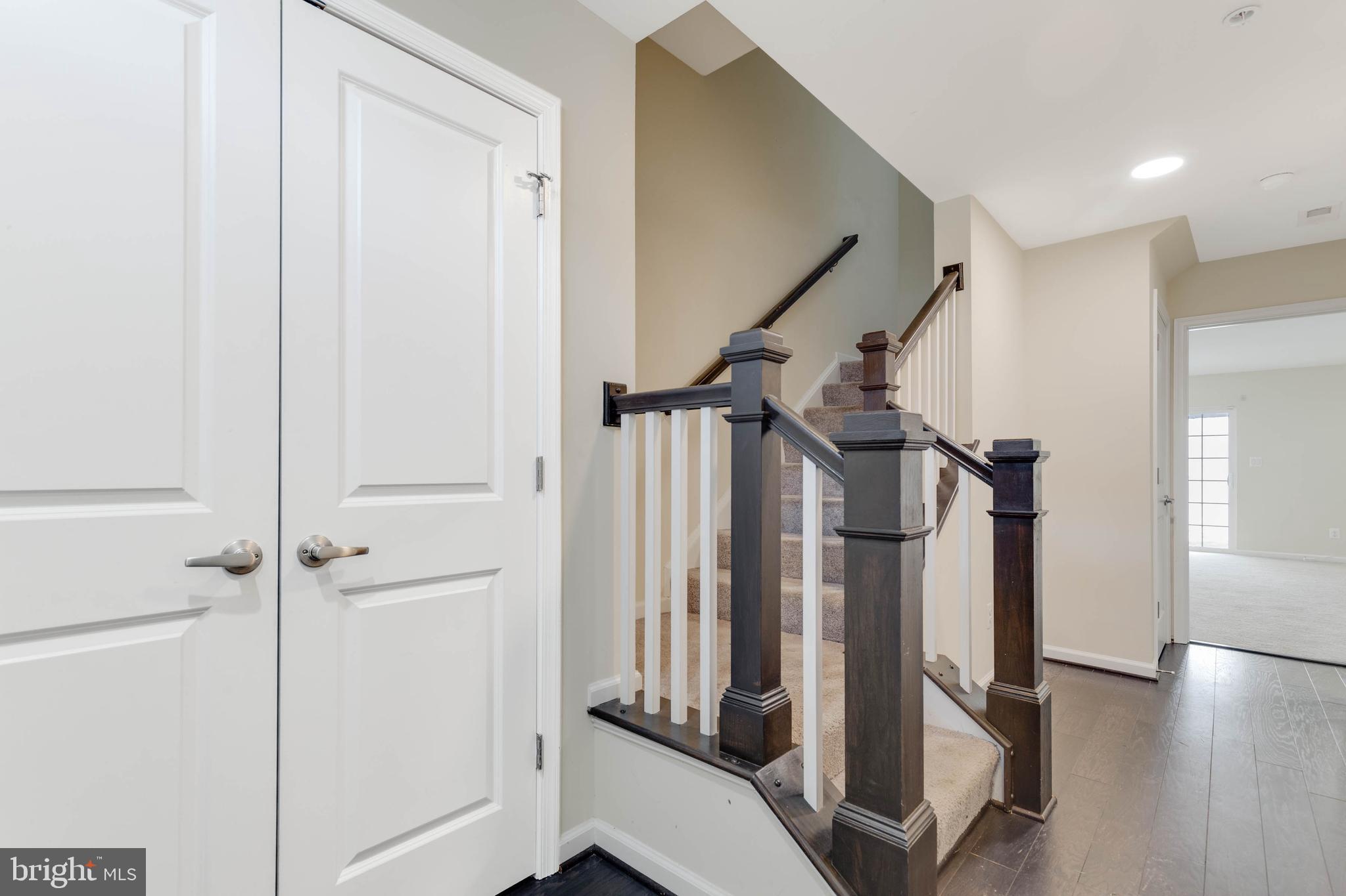 COLUMBIA RUN TOWNHOMES - Residential