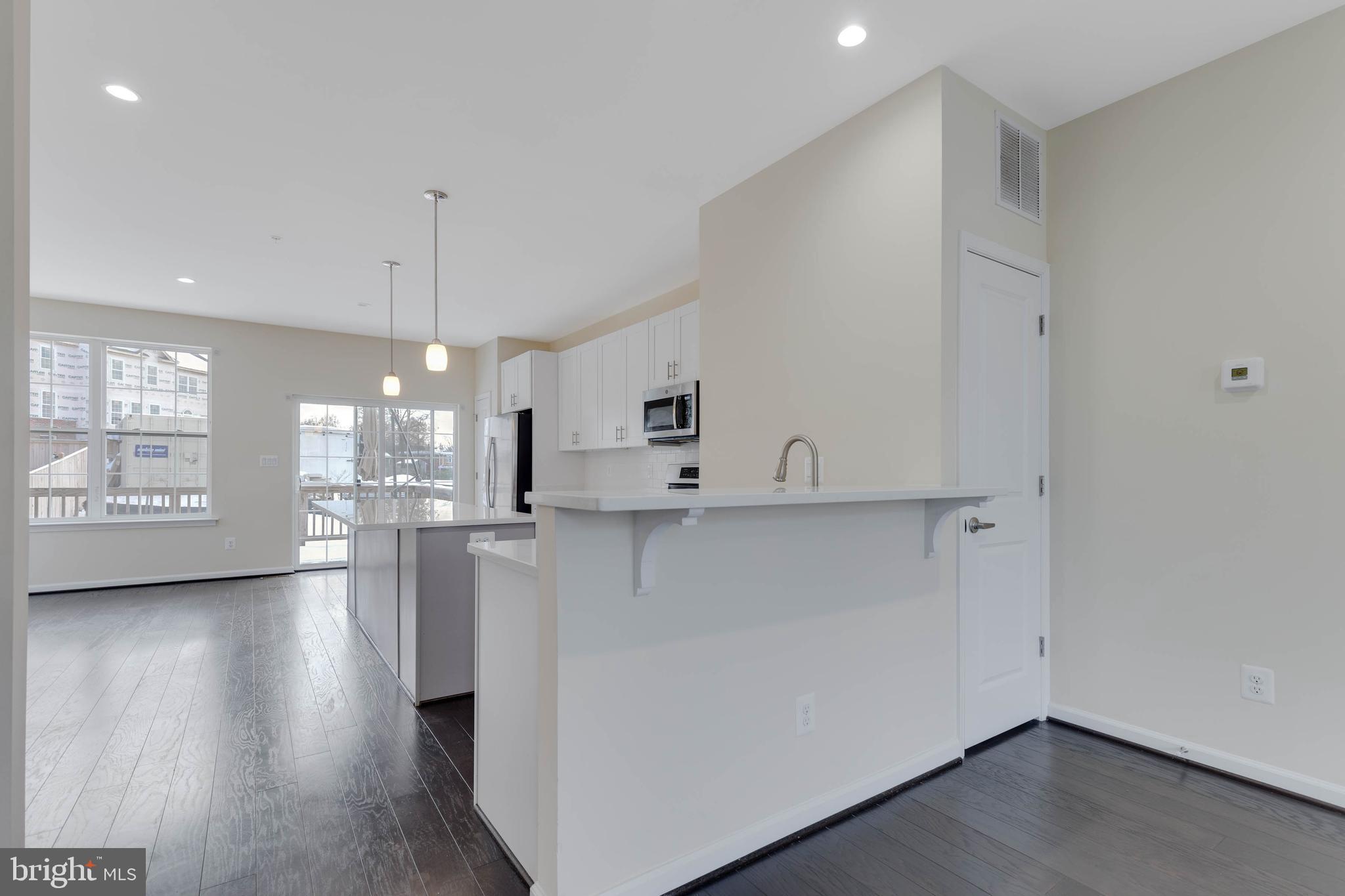 COLUMBIA RUN TOWNHOMES - Residential